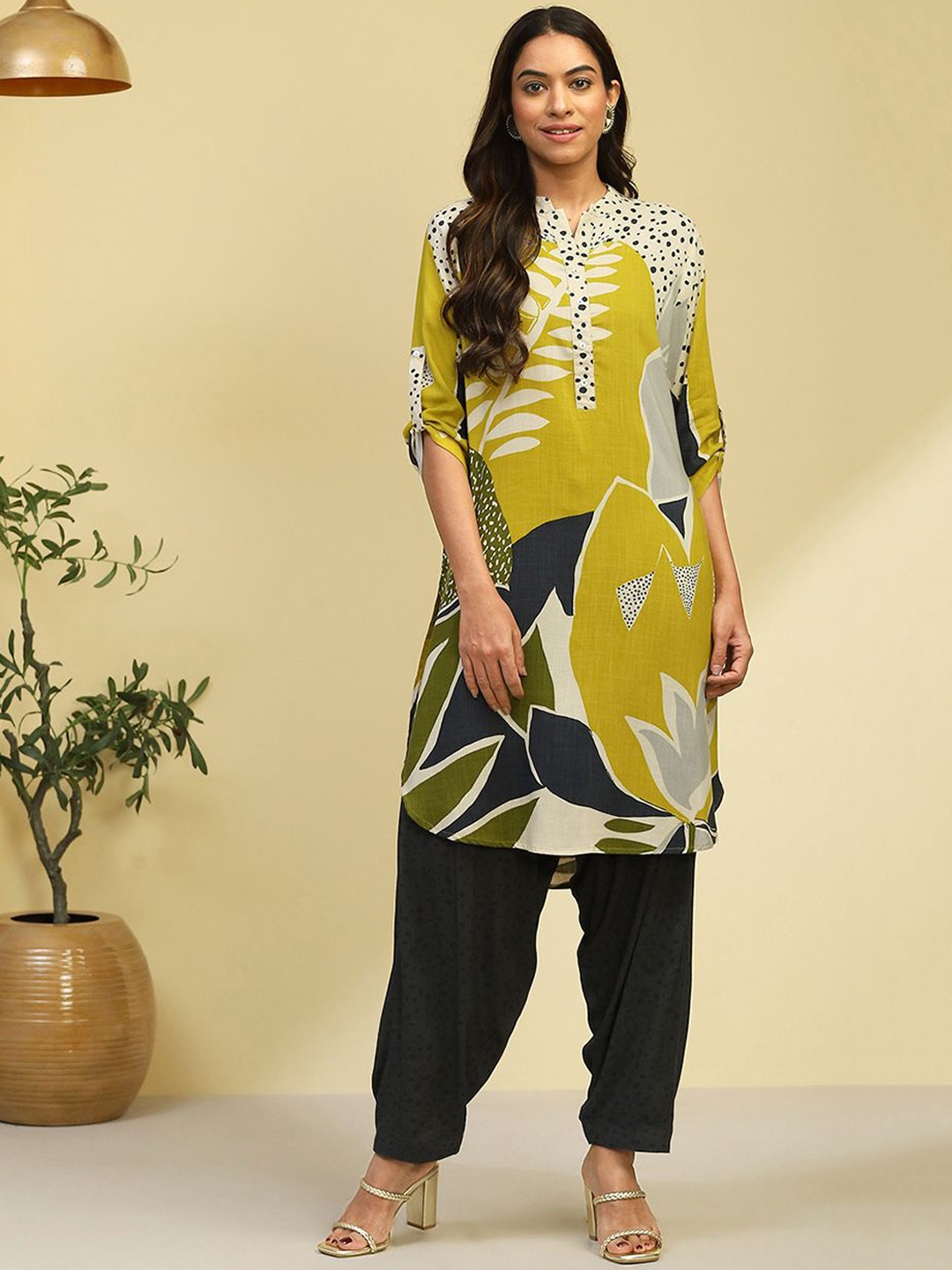 

Biba Floral Printed Regular Straight Kurta with Palazzos, Yellow