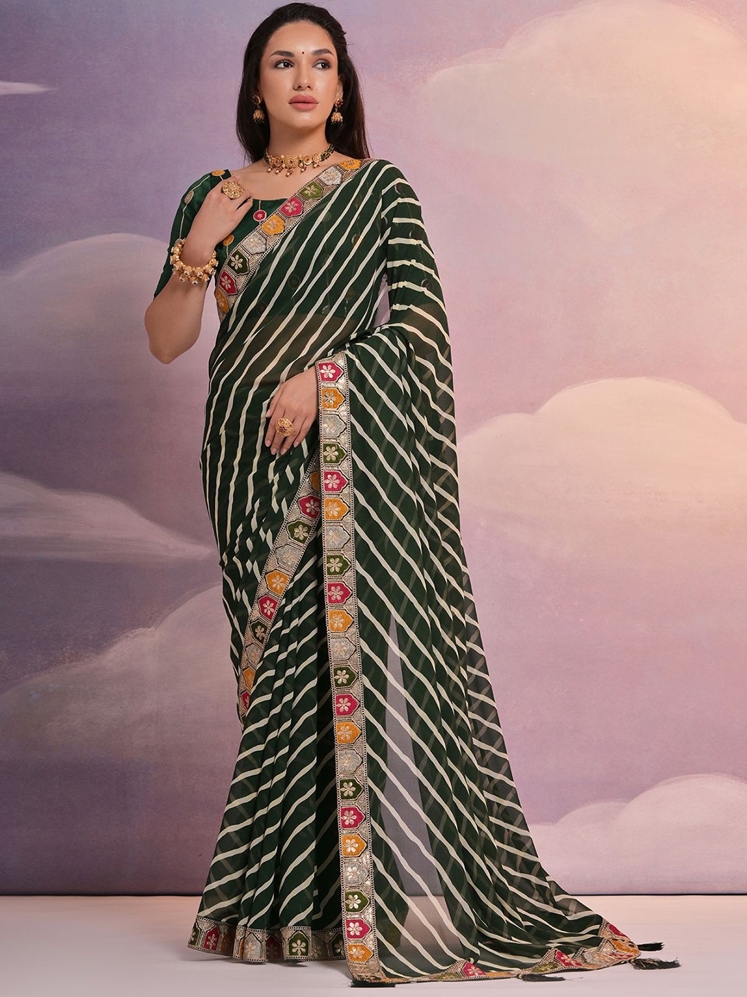 

ODETTE Leheriya Printed Sequinned Saree, Green