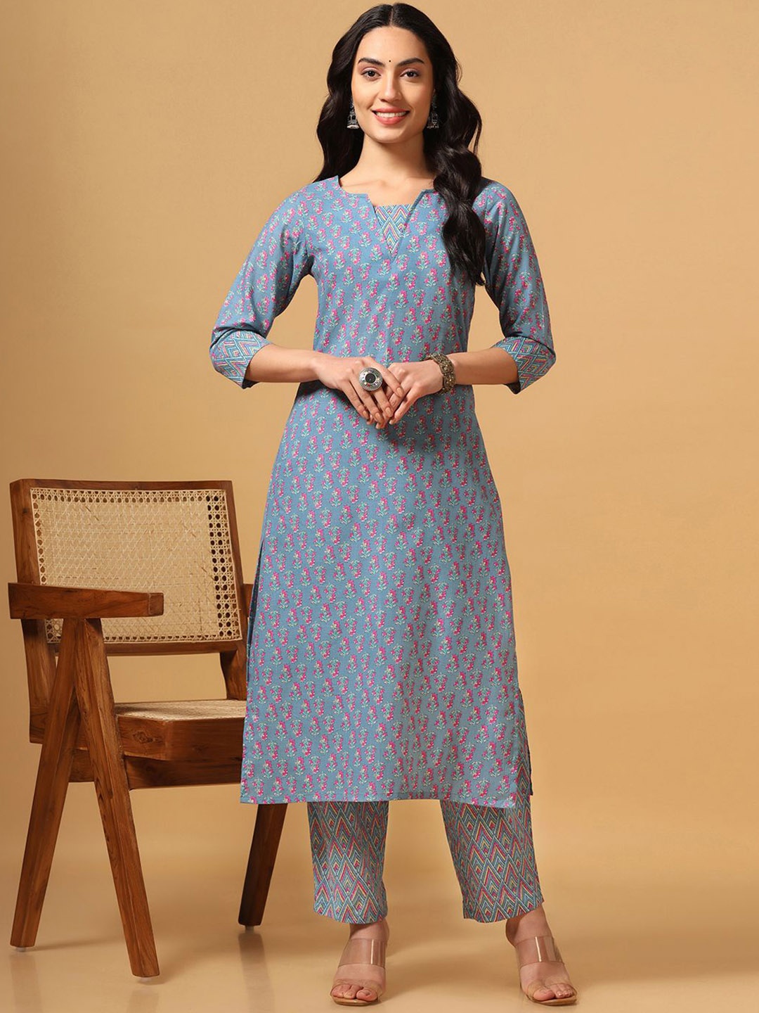 

BAESD Floral Printed Straight Kurta With Trouser, Blue