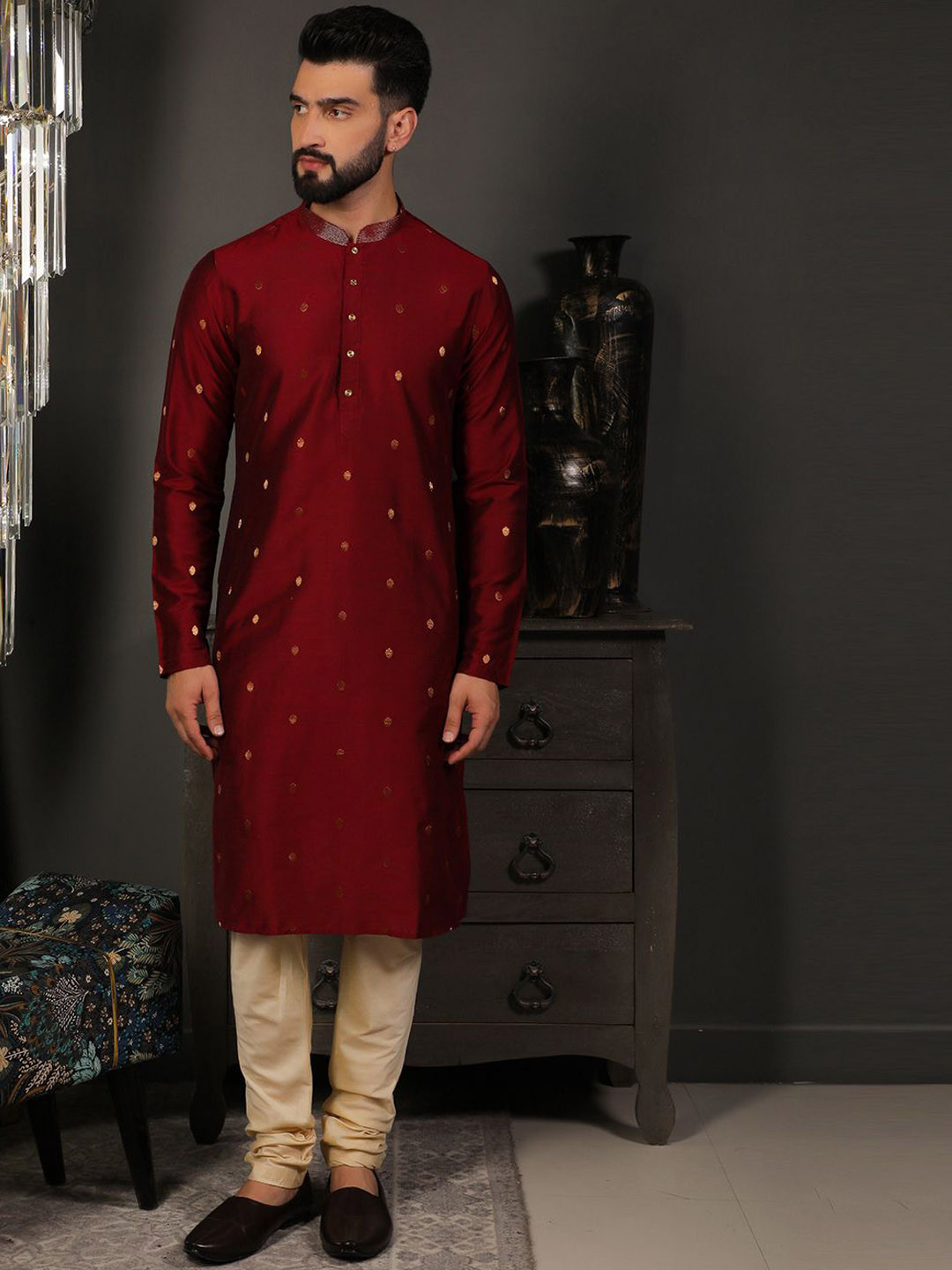 

DEYANN Geometric Woven Design Zari Mandarin Collar Straight Kurta with Churidar, Red