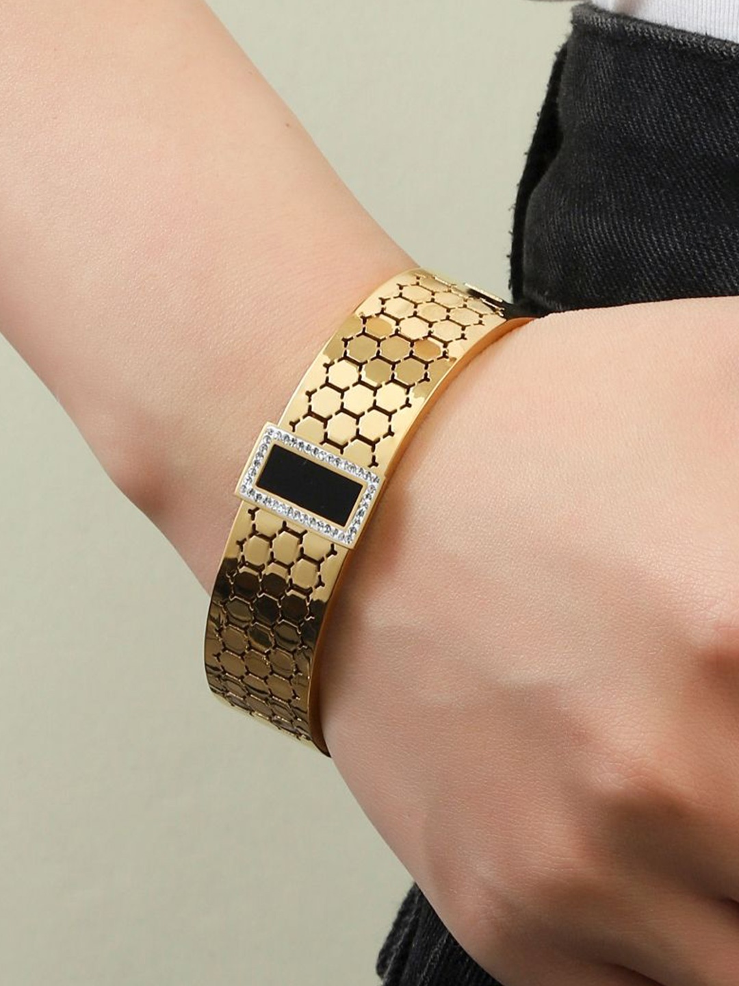 

SALTY Black Gem Gold Gala Stainless Steel Bangle-Style Bracelet
