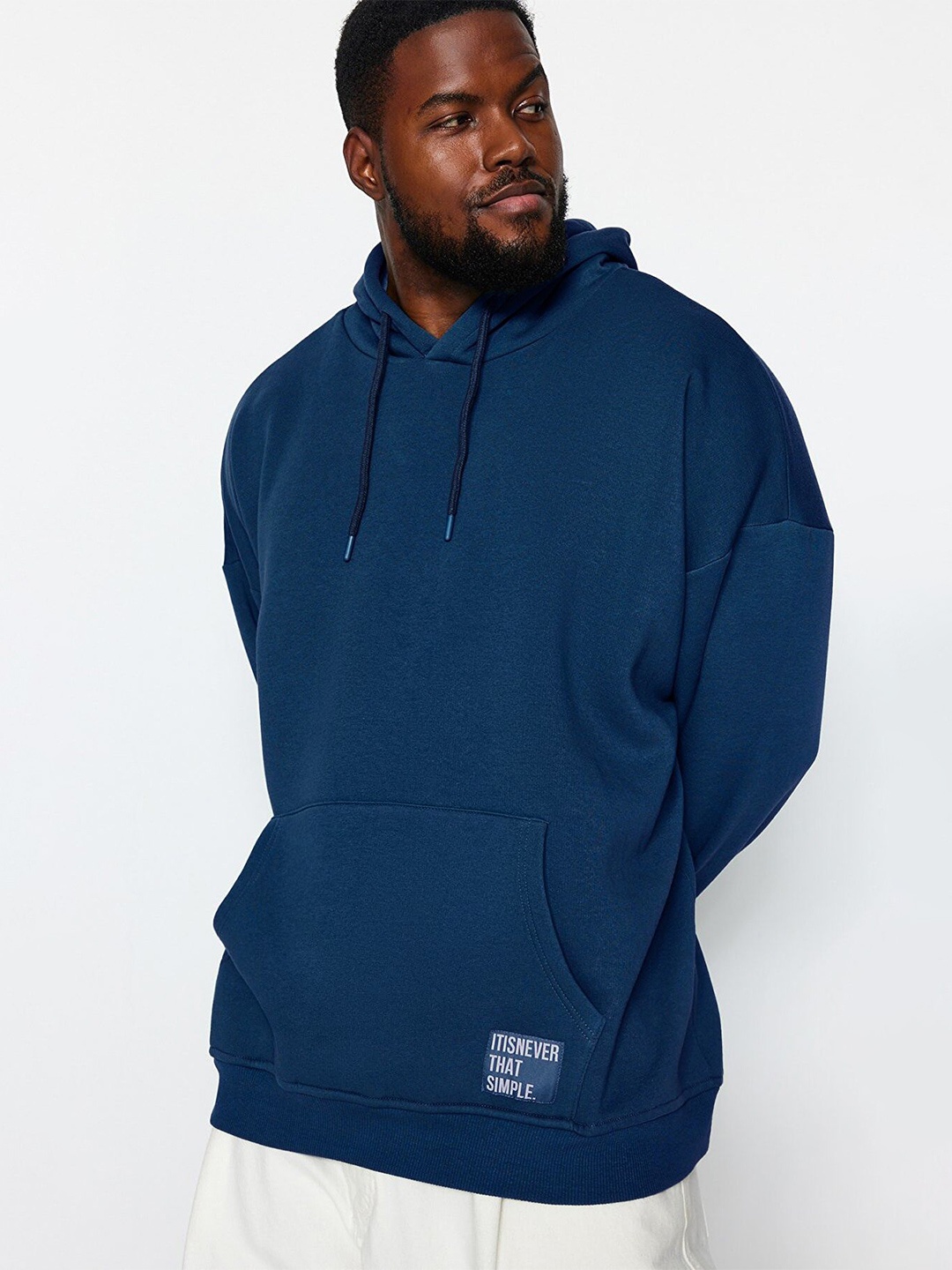 

Trendyol Men Solid Hooded Sweatshirt, Navy blue