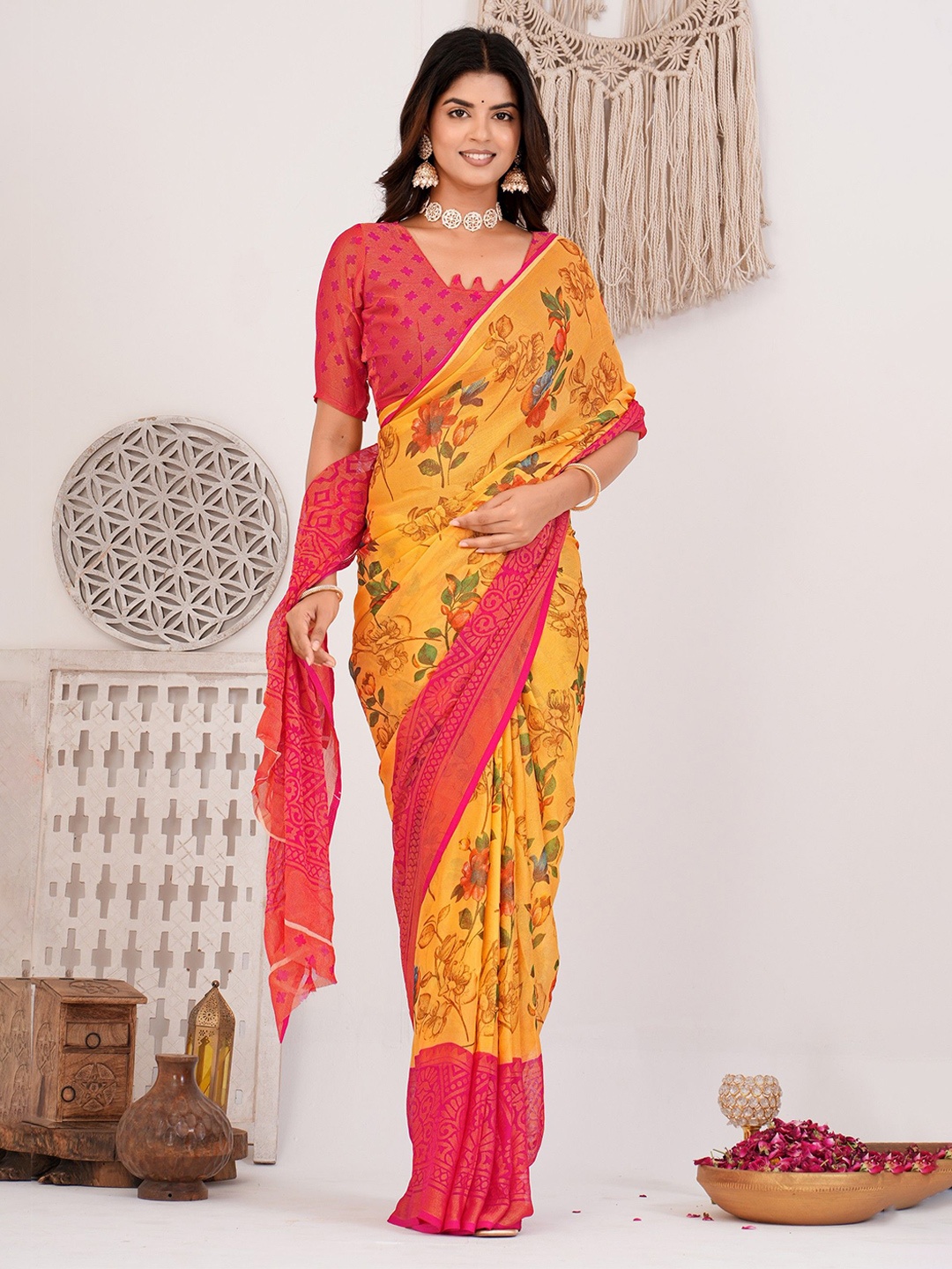 

EMV Floral Printed Saree, Yellow