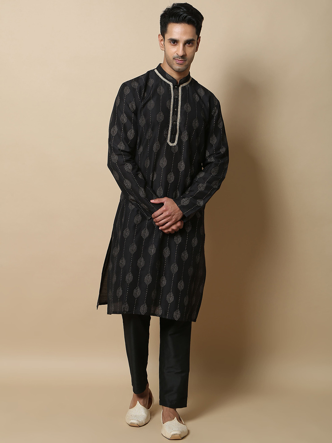 

FILORI Ethnic Motifs Printed Gotta Patti Mandarin Collar Straight Kurta With Pyjama, Black