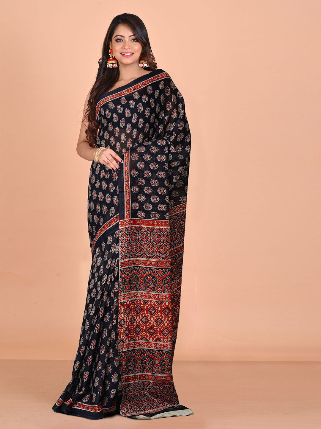 

Unnati Silks Ethnic Motifs Handloom Block Print Saree, Black