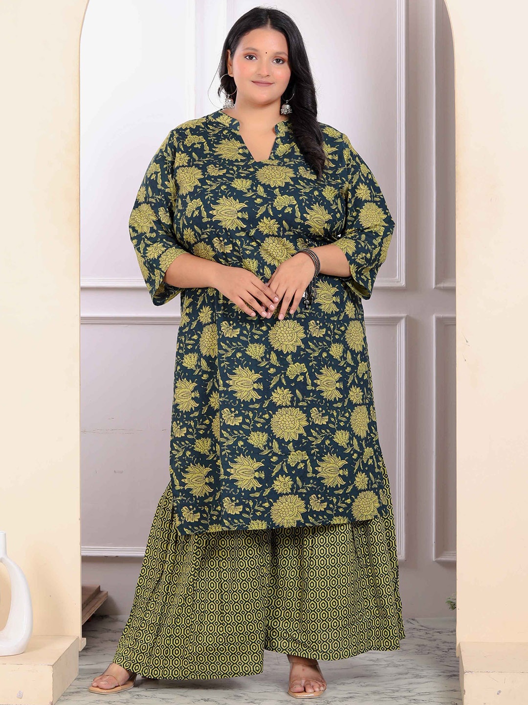 

MIRAVAN Plus Size Floral Printed Pure Cotton Kurta With Sharara, Green