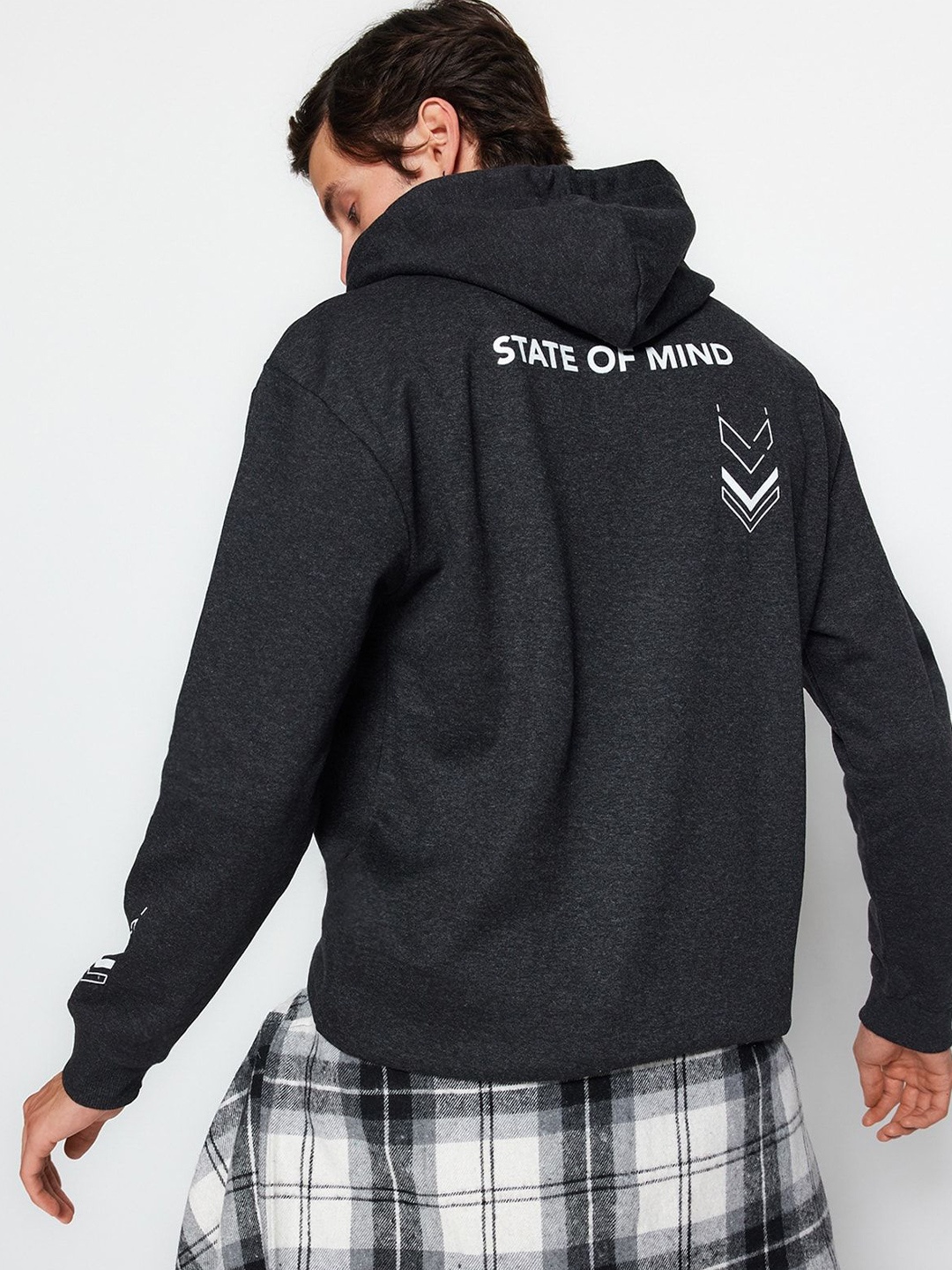 

Trendyol Men Typography Printed Hooded Sweatshirt, Black
