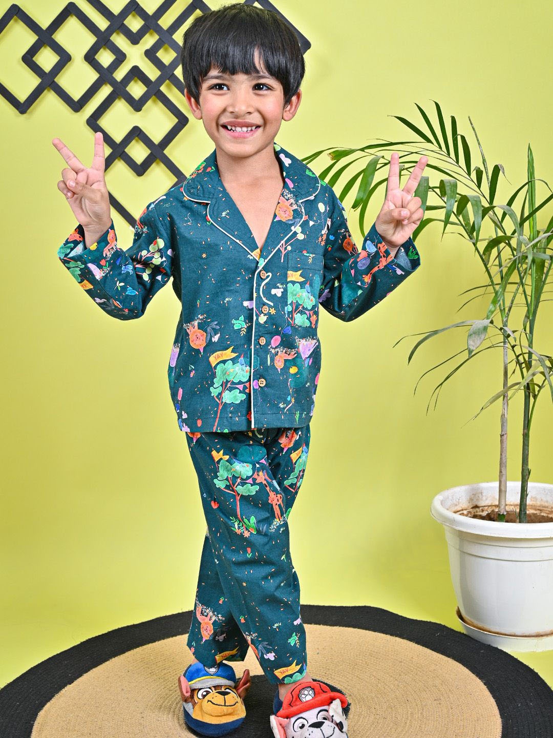 

MOOBA Boys Printed Night suit, Green