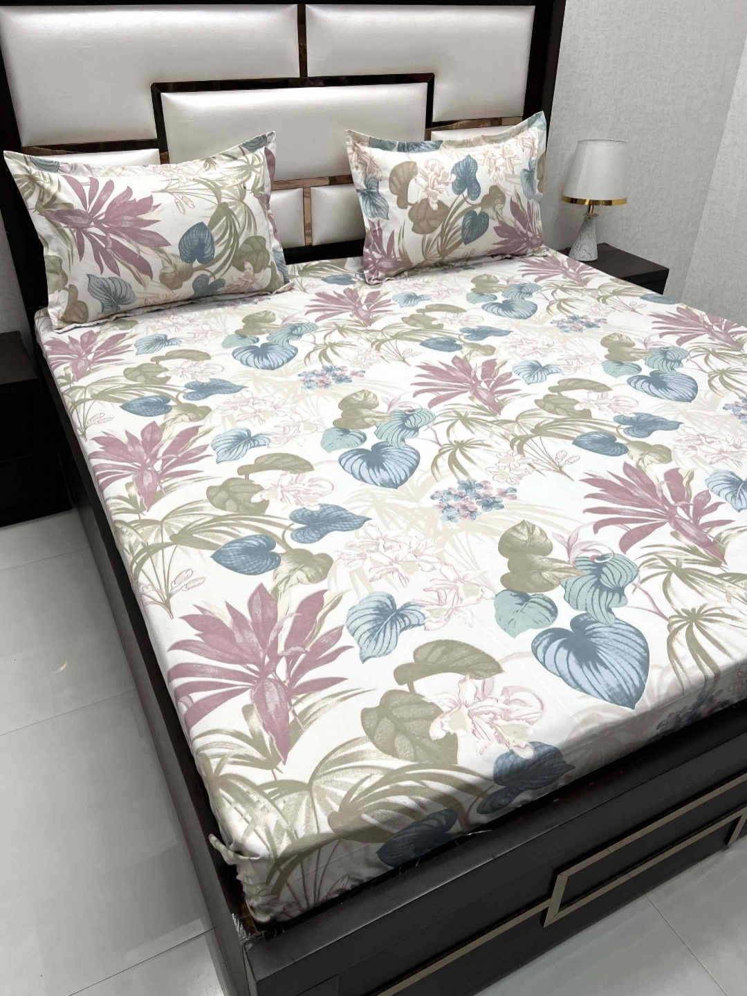 

Pure Decor Amulya Cream Coloured Floral Cotton 250 TC Queen Bedsheet & 2 Pillow Covers