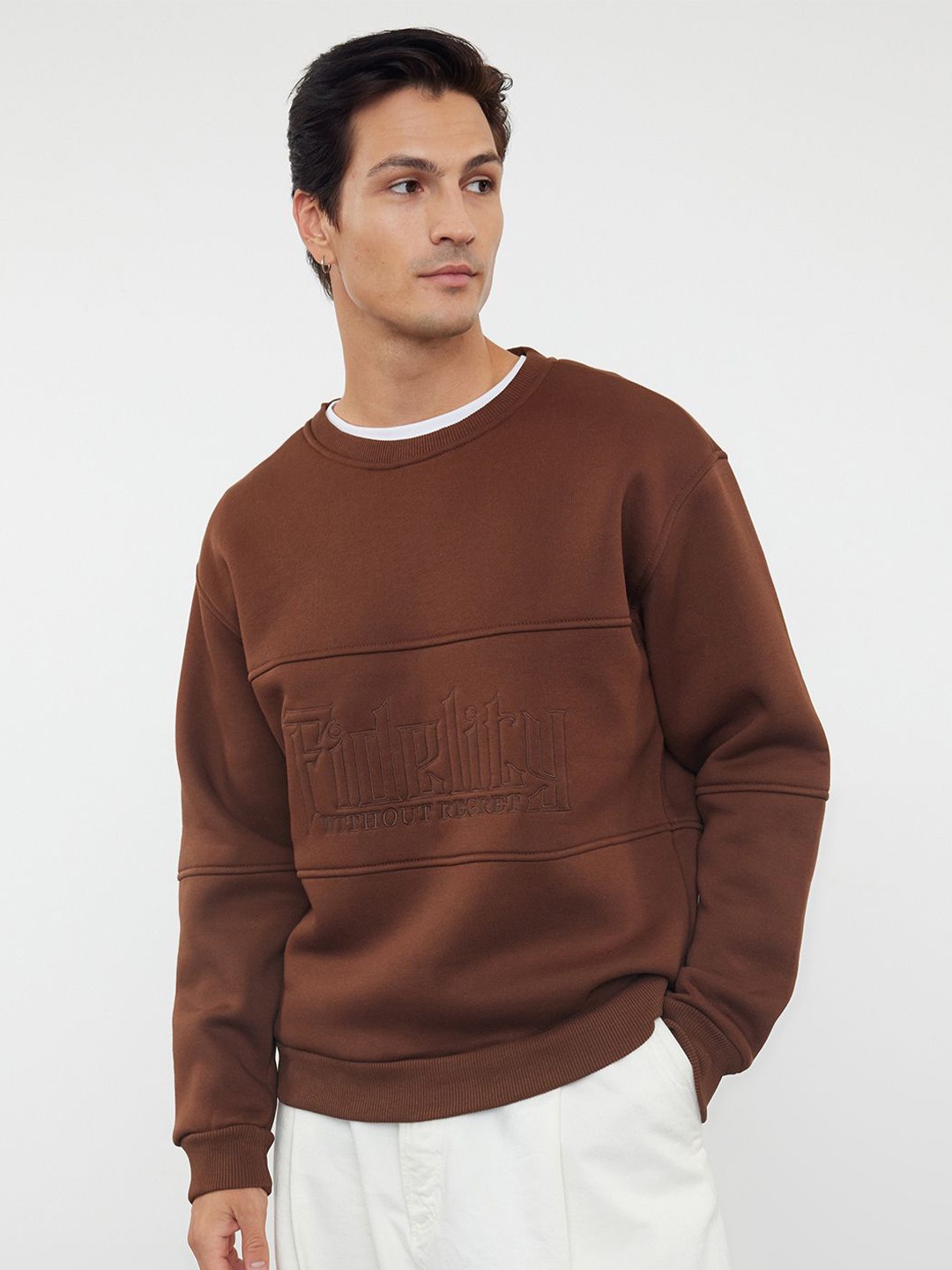 

Trendyol Men Round Neck Solid Sweatshirt, Brown