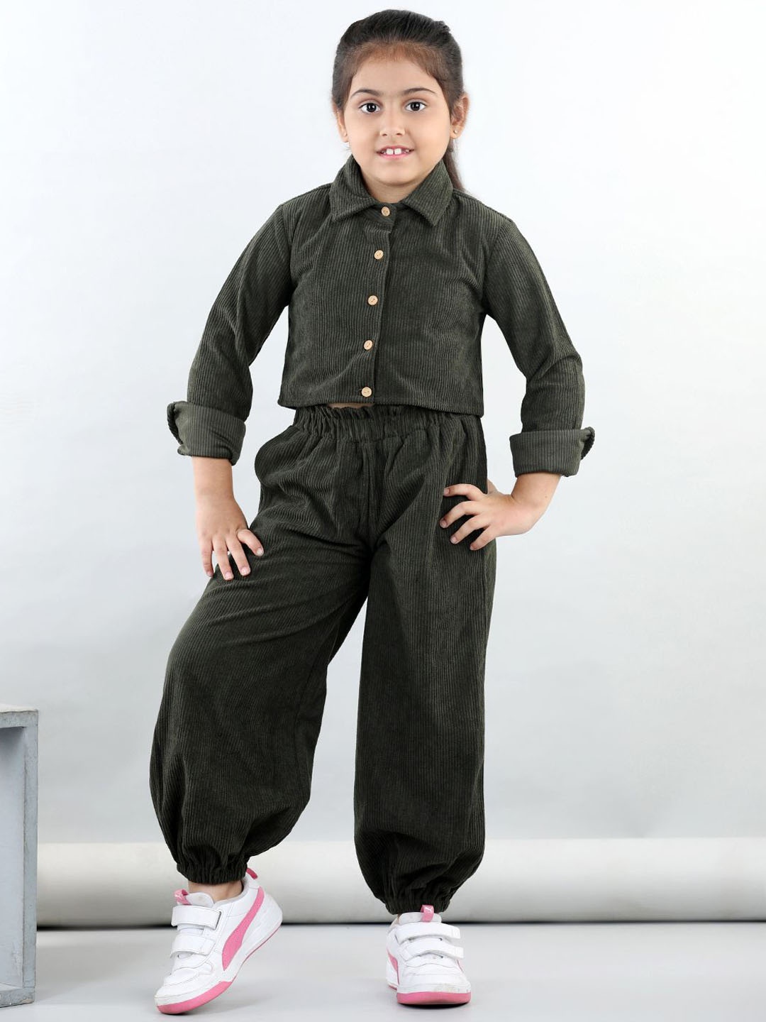 

AWW HUNNIE Girls Coudroy Cotton Shirt With Joggers, Green