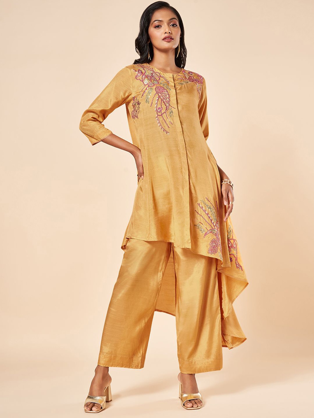 

Marigold Lane Floral Embroidered Asymmetric A-Line Kurta With Trousers, Khaki