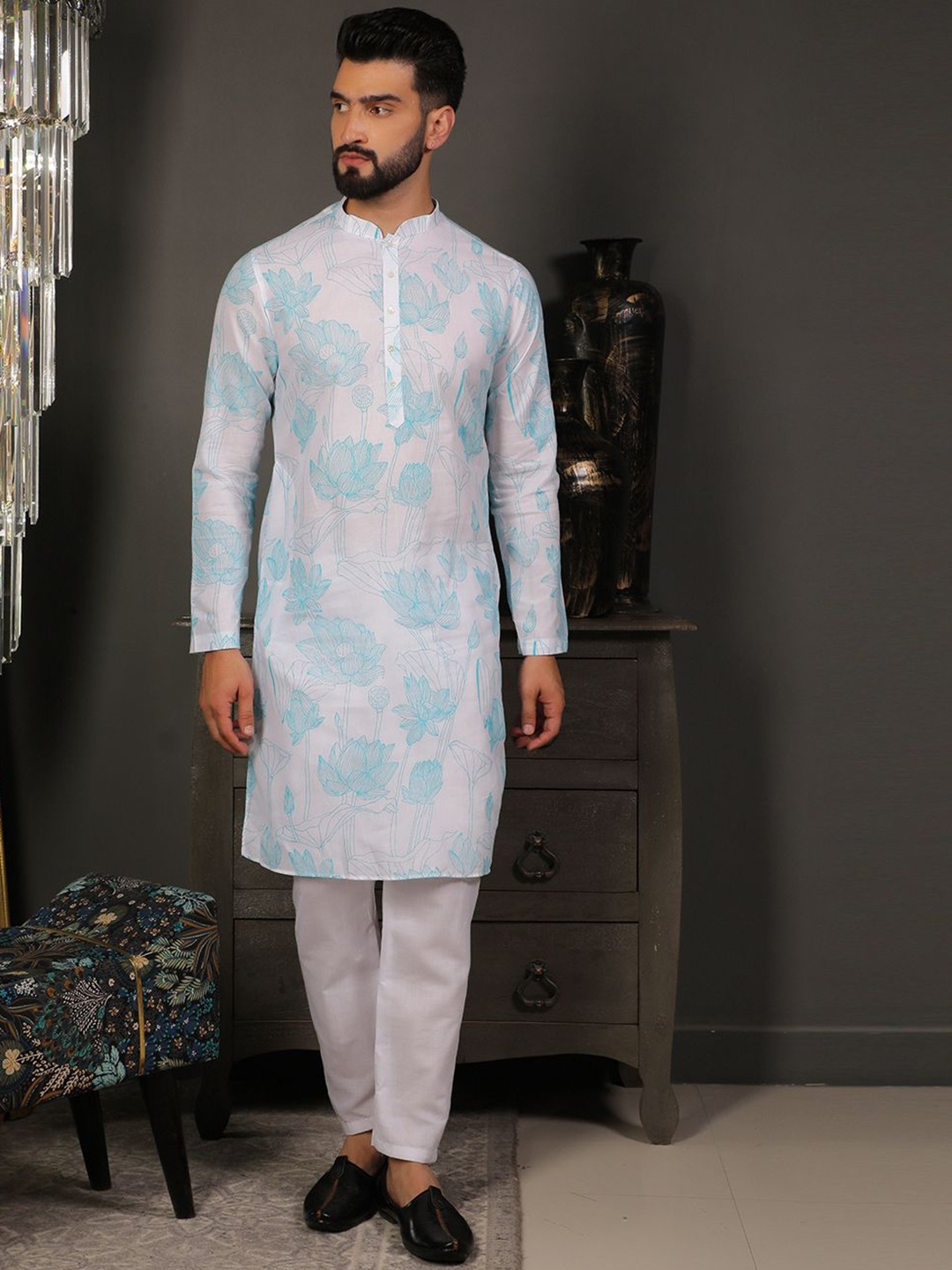 

DEYANN Floral Printed Mandarin Collar Straight Kurta with Pyjamas, Blue