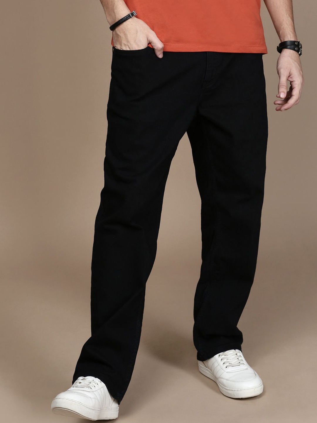 

The Roadster Lifestyle Co Men Straight Fit Mid-Rise Jeans, Black