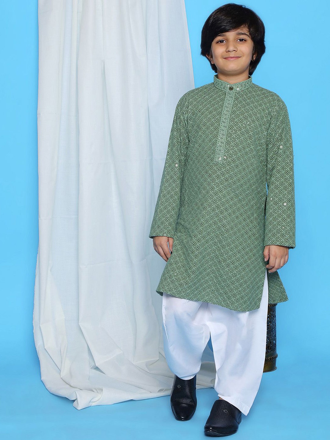 

Aj DEZInES Boys Ethnic Motifs Embroidered Sequinned Kurta with Pyjamas, Green