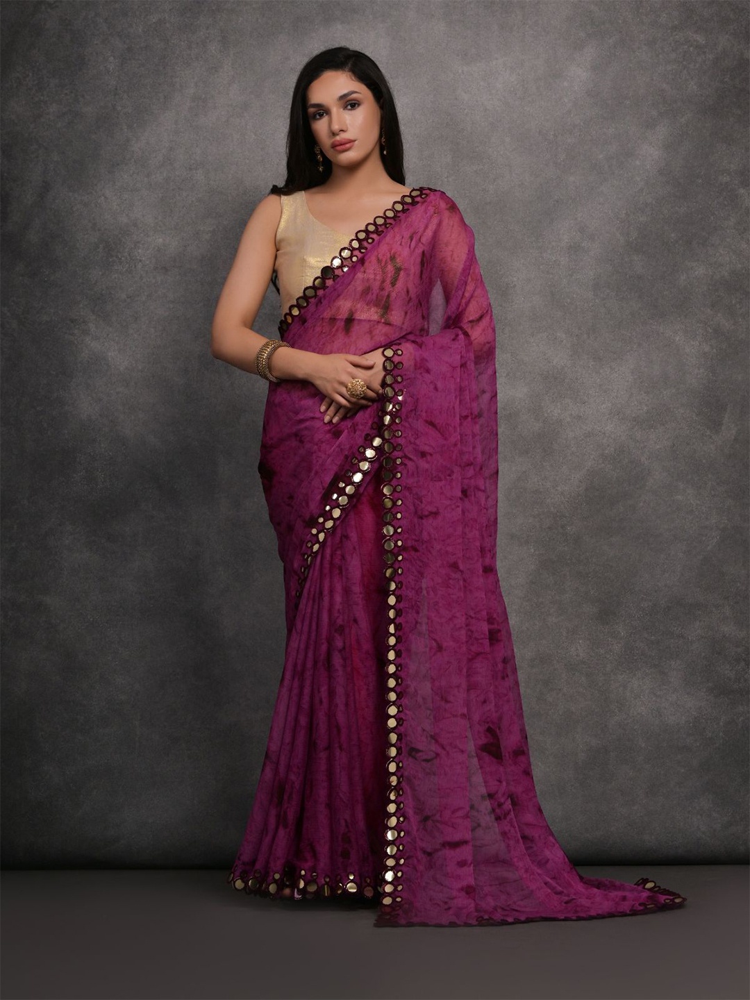 

ODETTE Abstract Printed Saree With Blouse Piece, Purple
