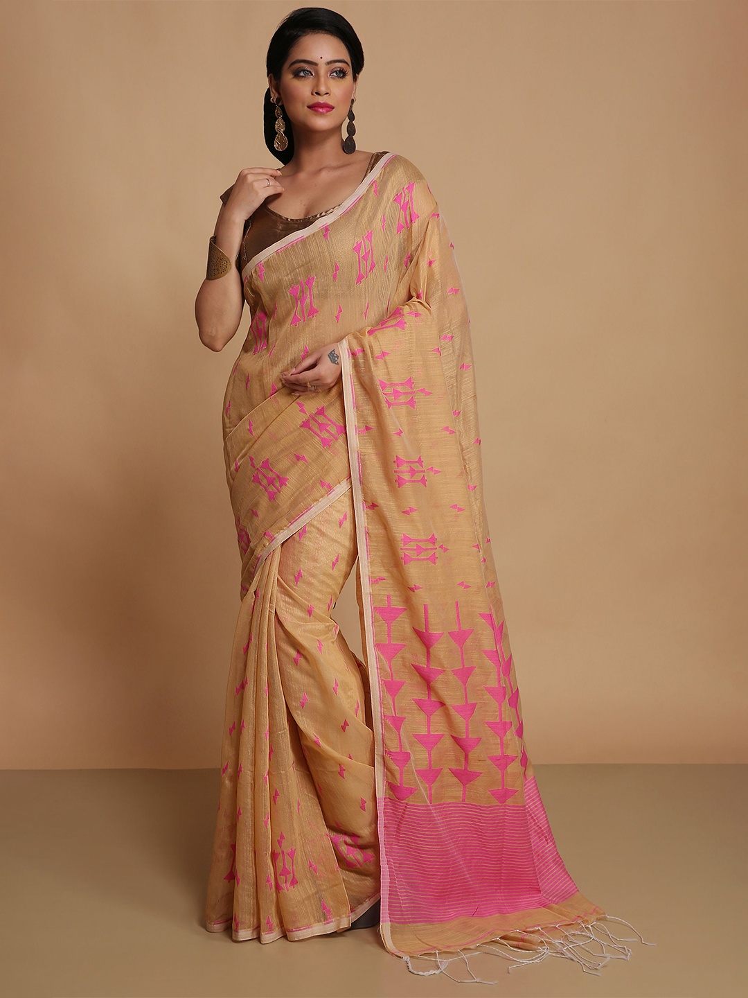 

BENGAL HANDLOOM Woven Design Taant Saree, Yellow