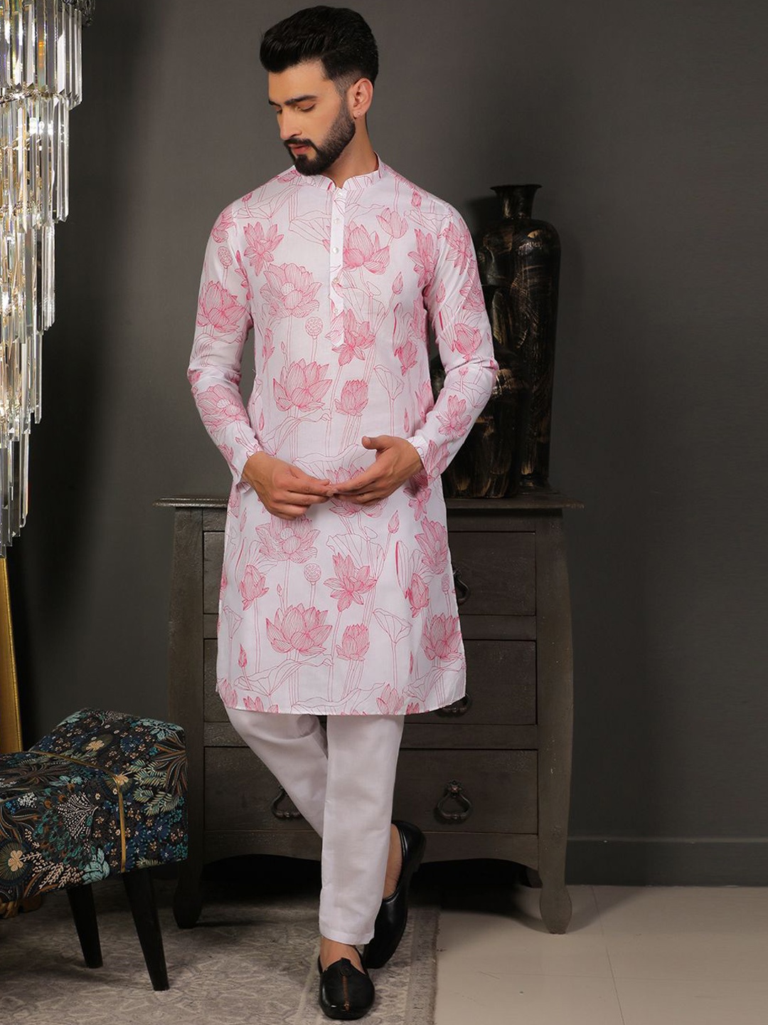 

DEYANN Floral Printed Mandarin Collar Straight Kurta with Pyjamas, Pink