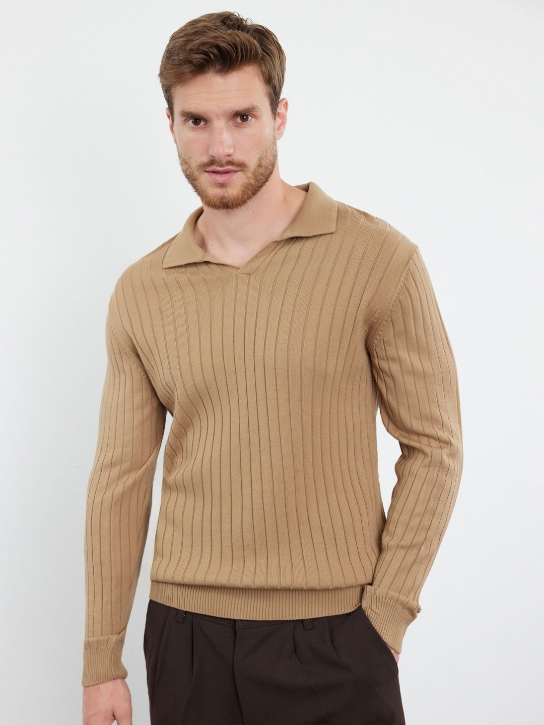 

Trendyol Men Solid Shirt Collar Sweatshirt, Camel brown