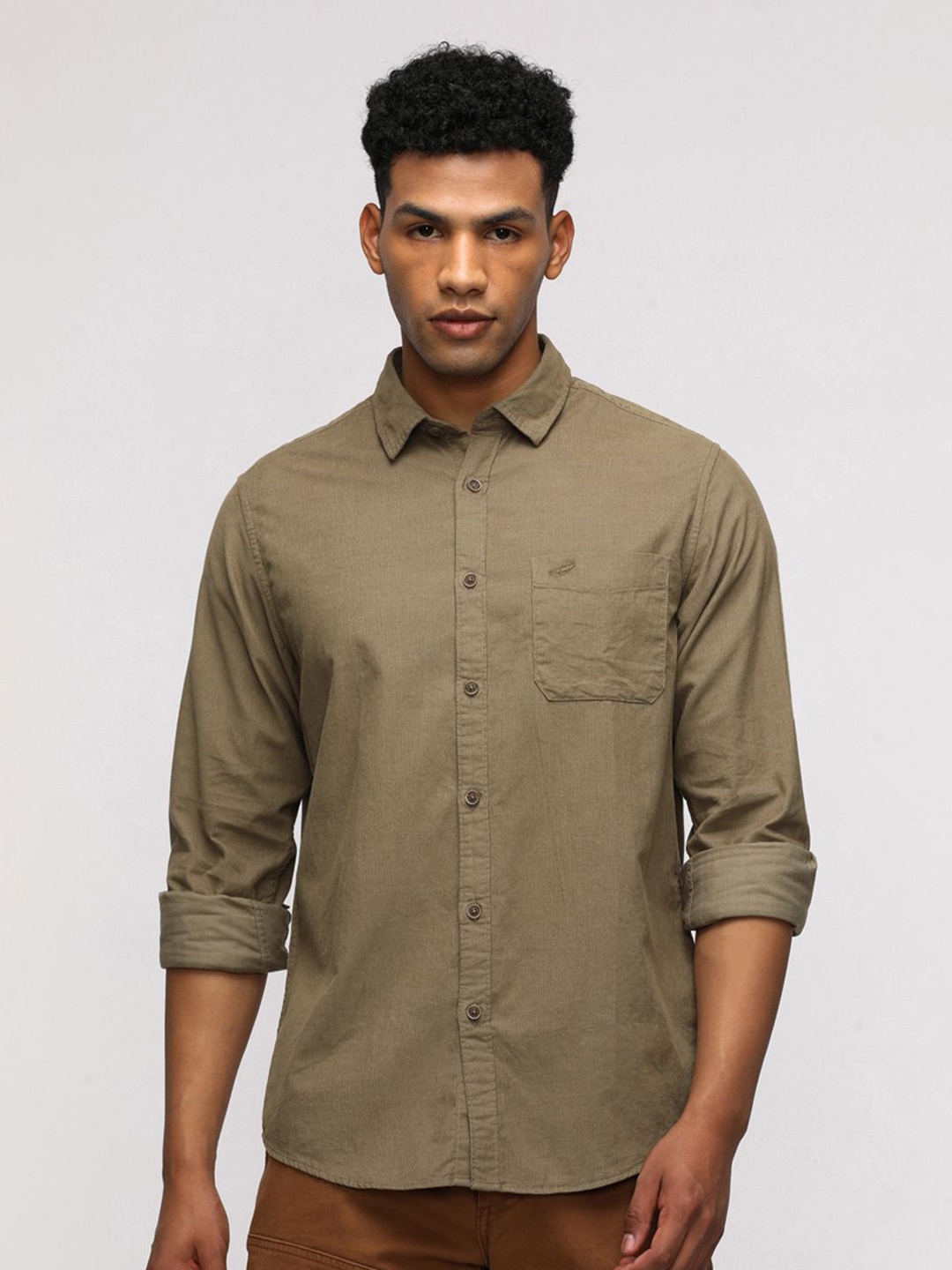

Crocodile Men Comfort Spread Collar Solid Cotton Casual Shirt, Khaki