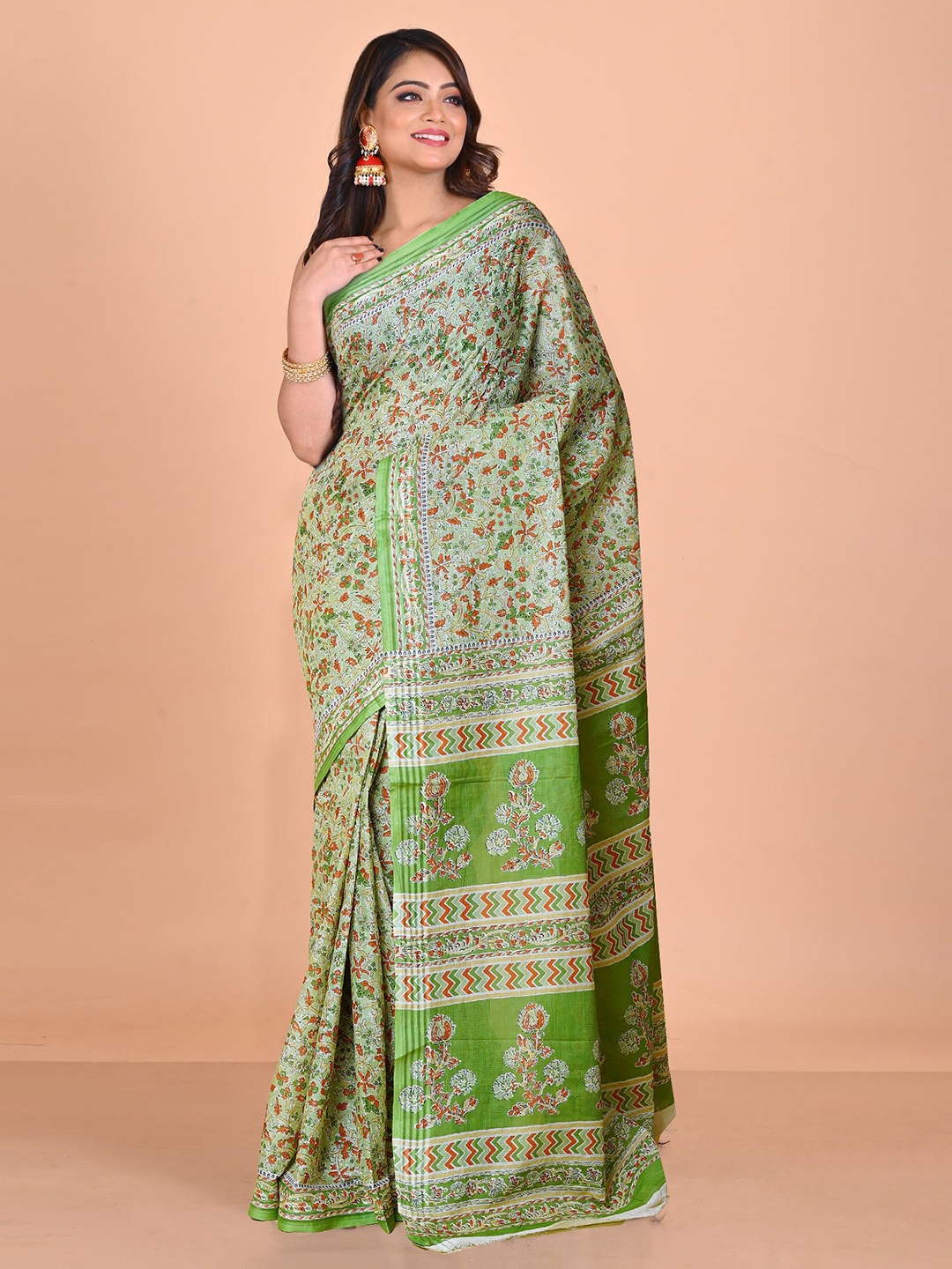 

Unnati Silks Ethnic Motifs printed Handloom Block Print Saree, Green