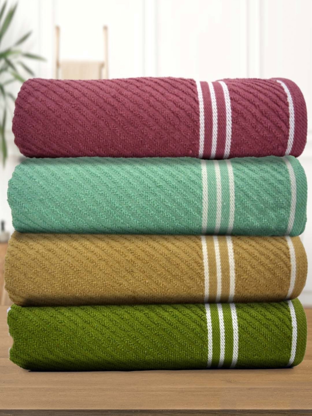 

Aura Burgundy & Green 4 Pieces Cotton 400 GSM Bath Towel