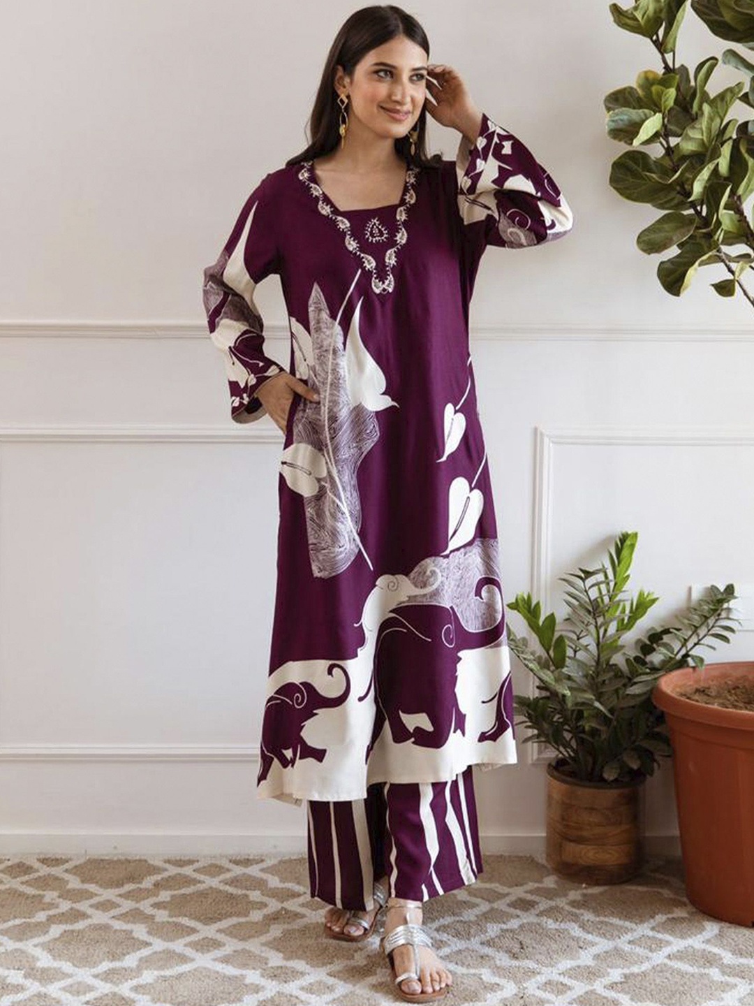 

Indo Era Printed Beads and Stones Straight Kurta with Trousers, Burgundy