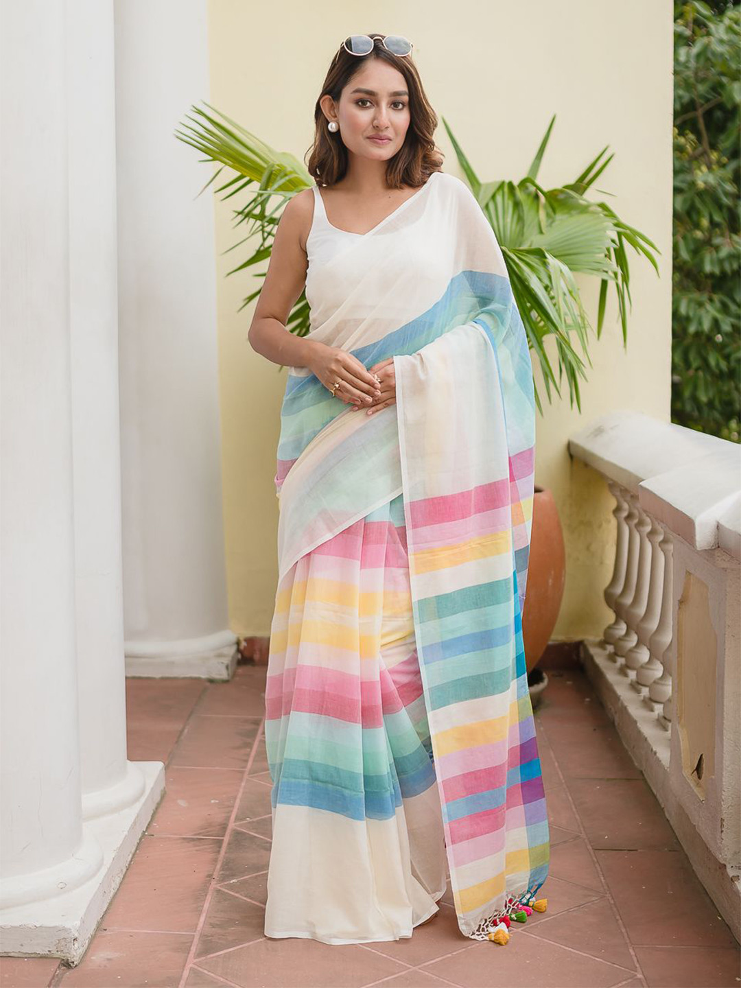 

RODDUR Striped Pure Cotton Saree, White