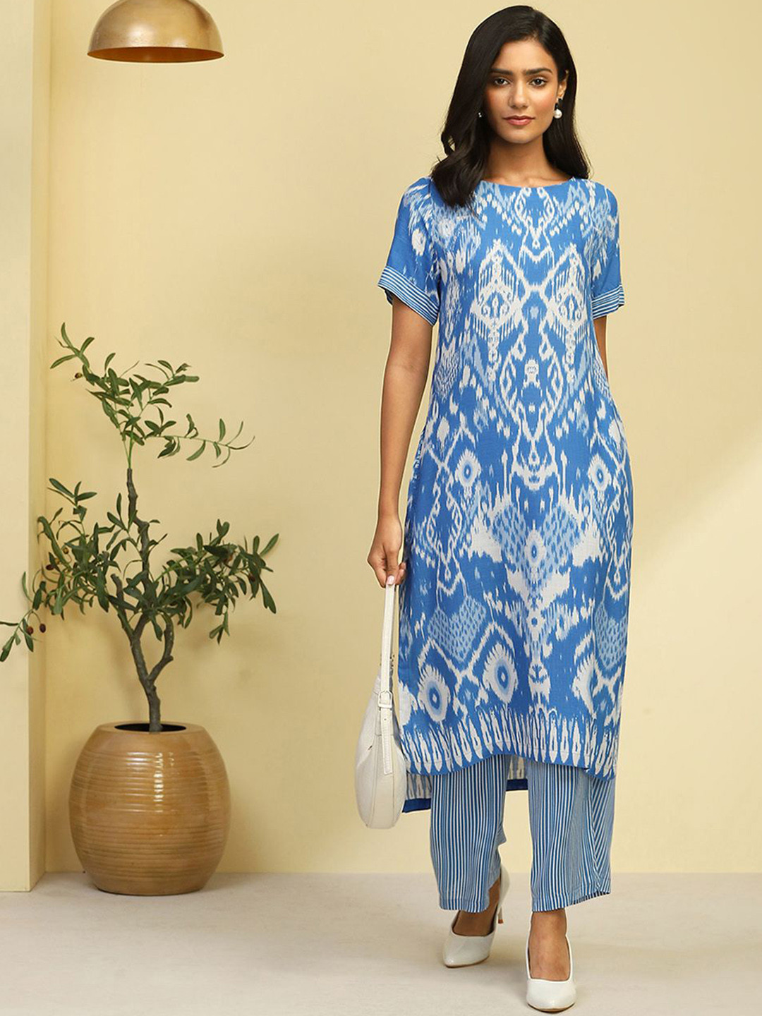 

Biba Geometric Printed Regular Straight Kurta with Palazzos, Blue