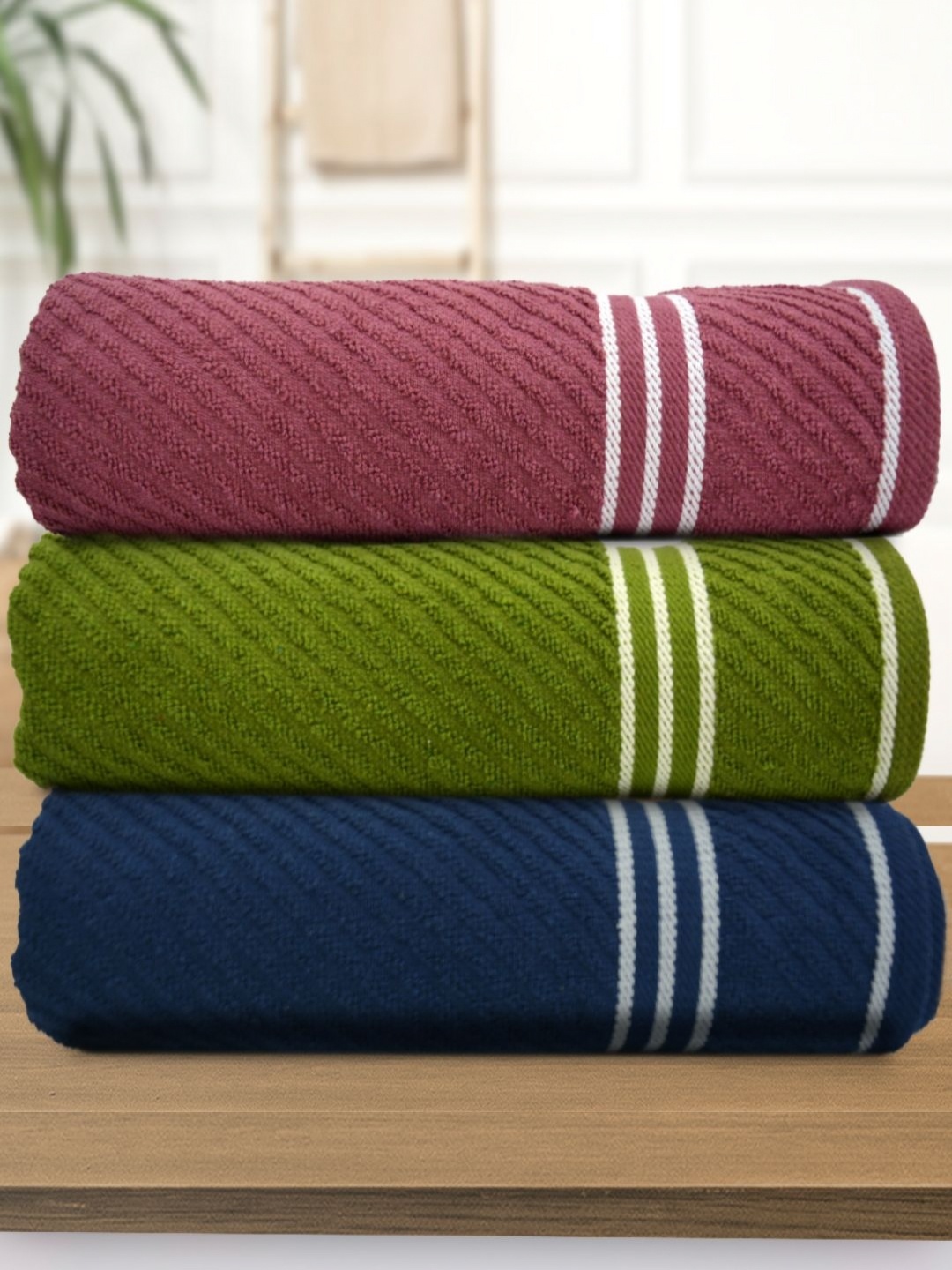 

Aura Athom Living Burgundy & Green 3 Pieces Striped 400 GSM Bath Towel