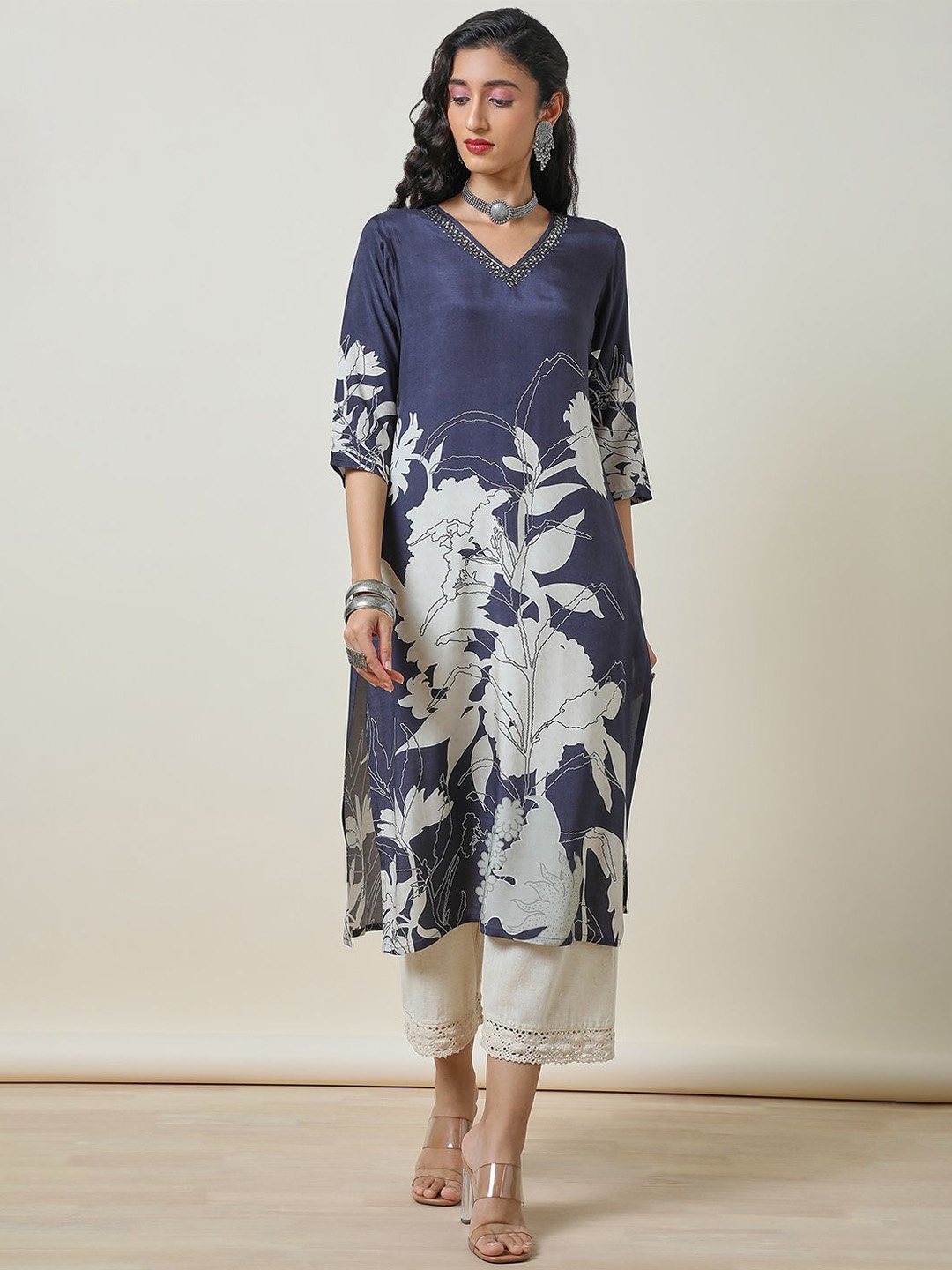 

Soch Floral Printed V-Neck Sequinned Straight Kurta, Navy blue