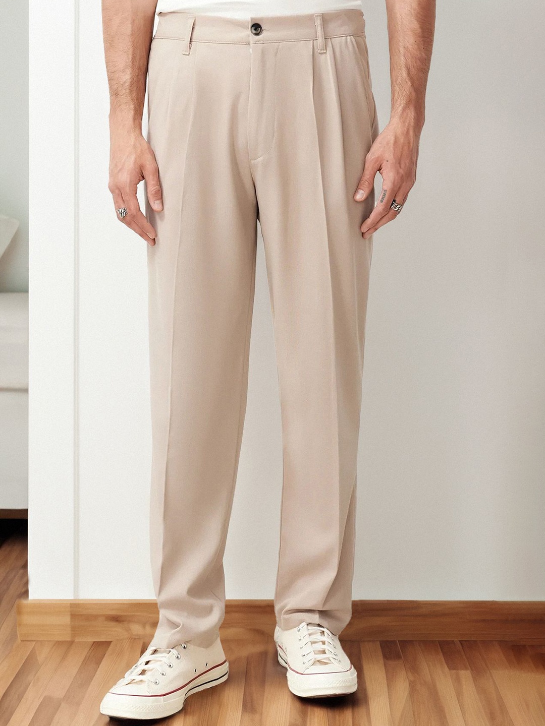 

Trendyol Men Pleated Trousers, Na