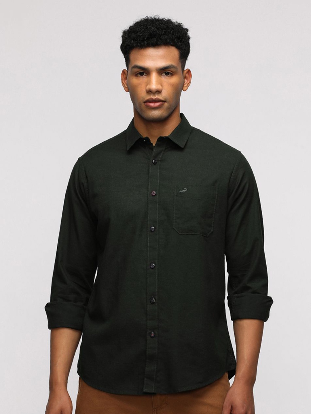 

Crocodile Men Comfort Spread Collar Solid Cotton Casual Shirt, Olive
