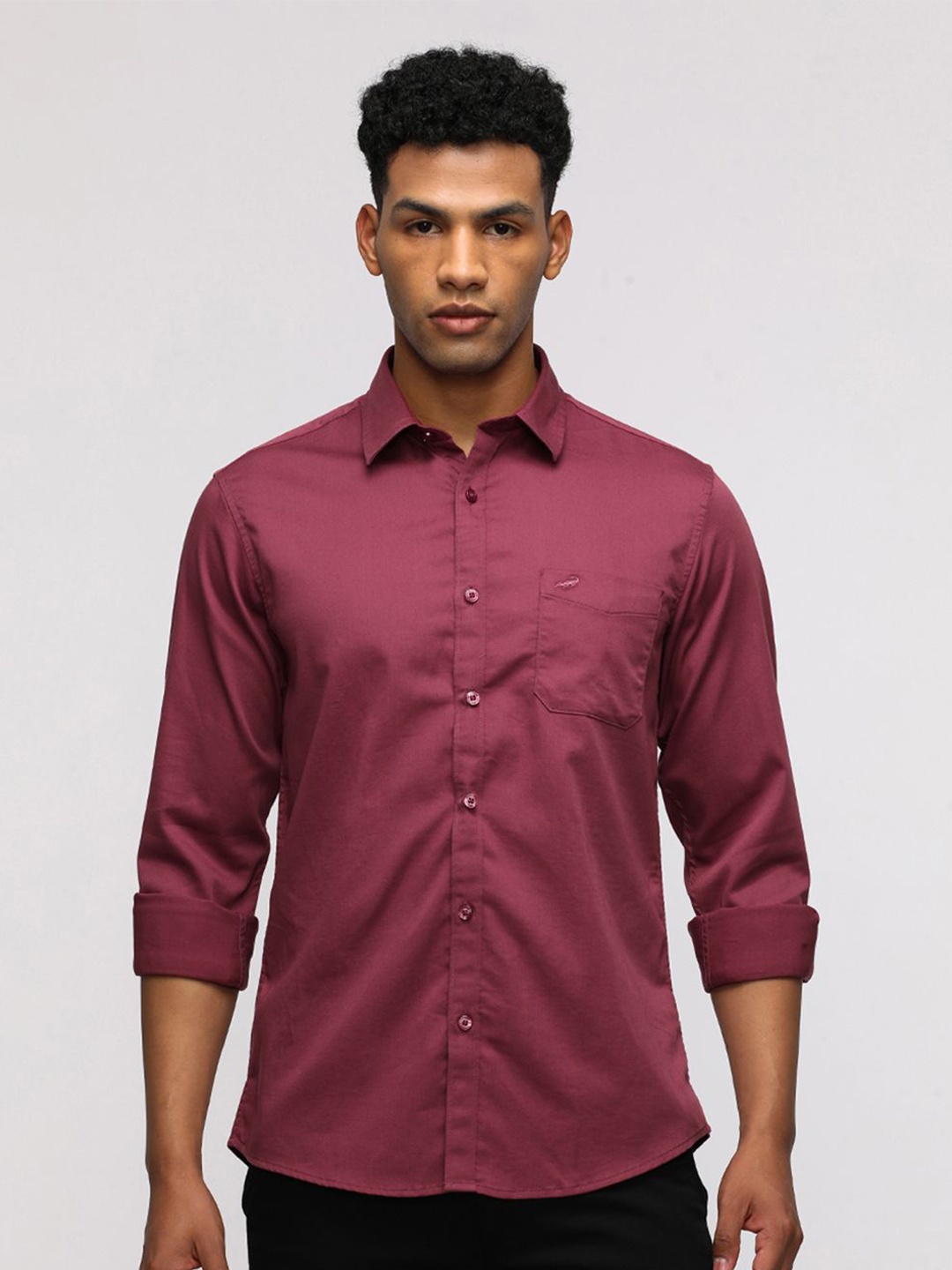 

Crocodile Men India Slim Spread Collar Solid Cotton Casual Shirt, Maroon