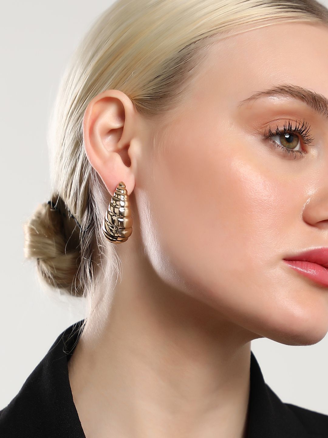 

SOHI The Medium Shell Teardrop Shaped Studs, Gold