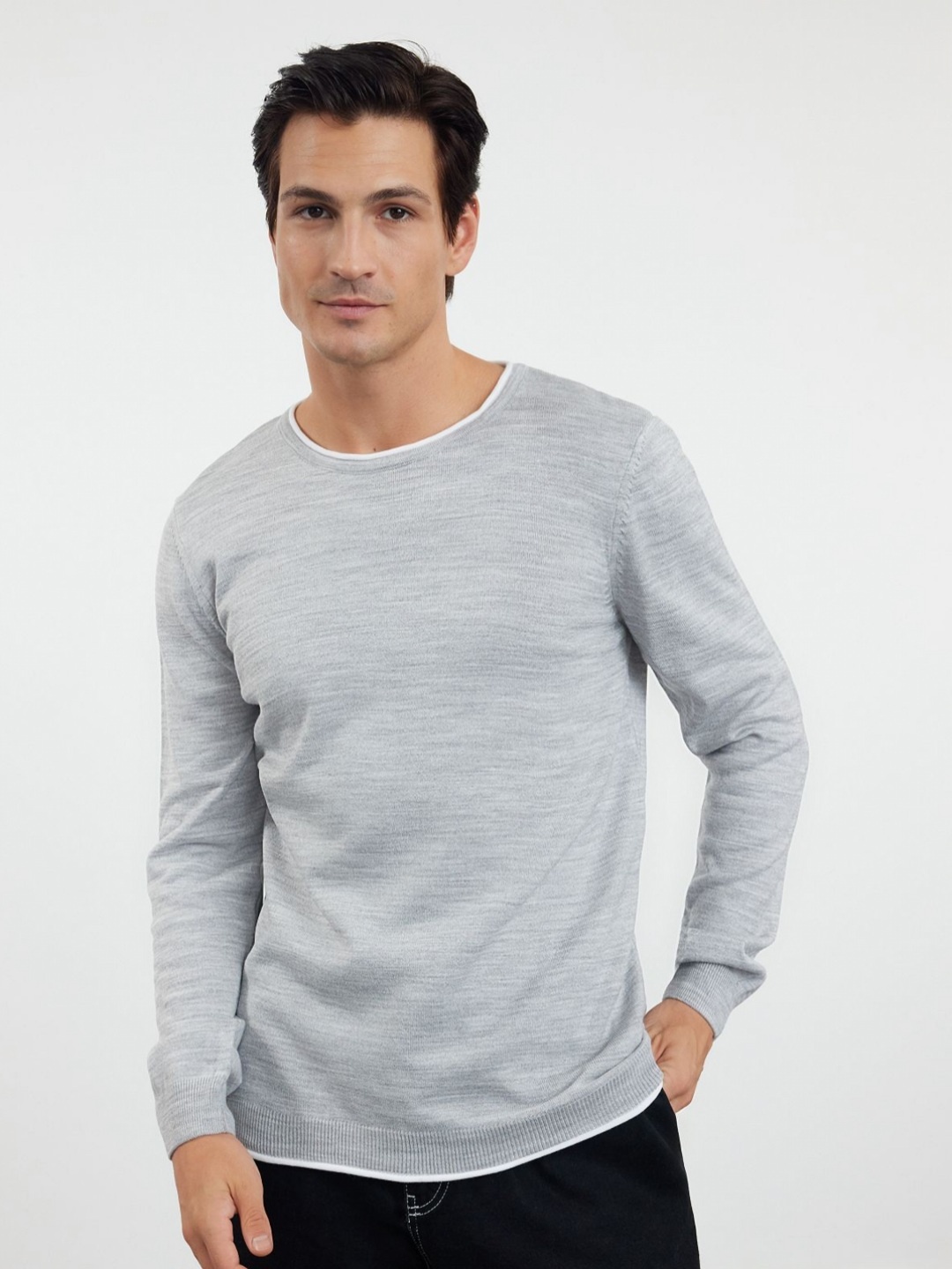 

Trendyol Men Solid Round Neck Acrylic T-Shirt, Grey