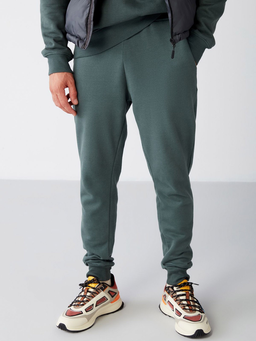 

GRIMELANGE Men Mid Rise Joggers, Green