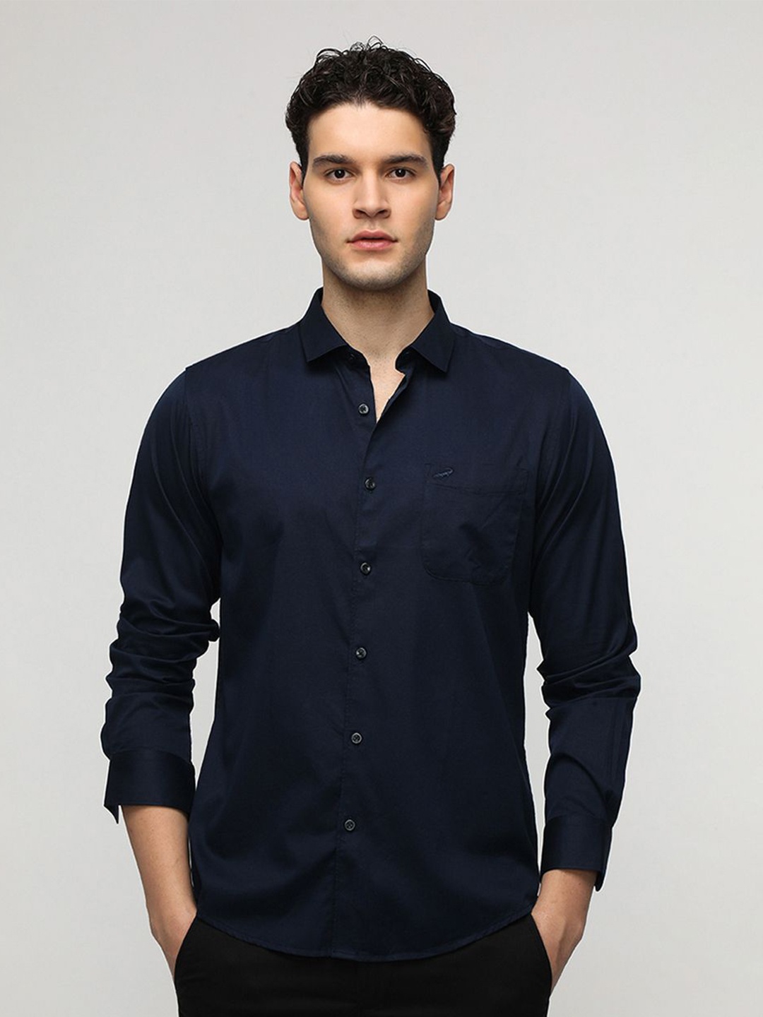 

Crocodile Men Comfort Spread Collar Solid Cotton Casual Shirt, Navy blue