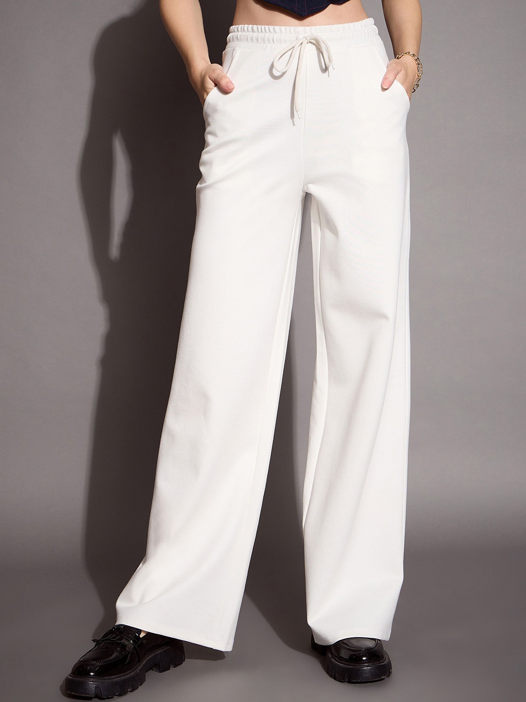 

SASSAFRAS BASICS Women Relaxed Fit Mid Rise Track Pants, White