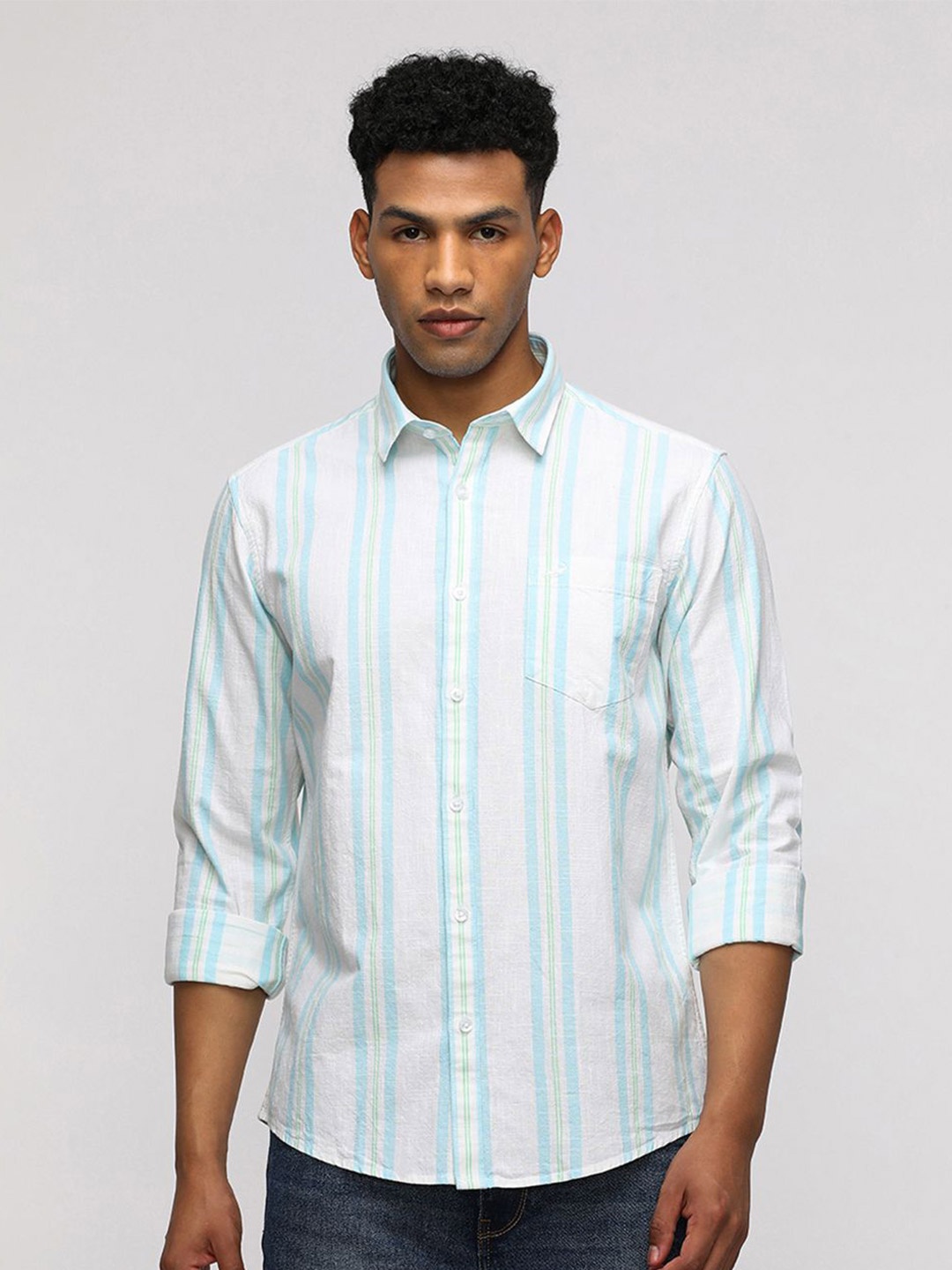 

Crocodile Men Comfort Spread Collar Vertical Striped Cotton Casual Shirt, White