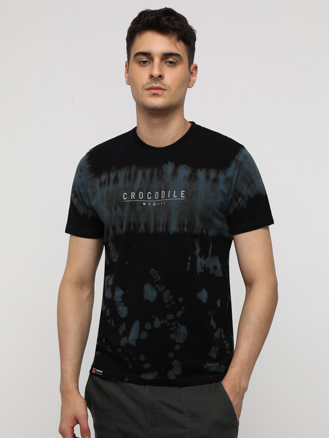 

Crocodile Men Dyed Round Neck Cotton Slim Fit T-shirt, Black