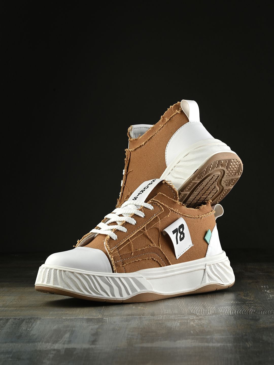 

HERE&NOW Men Colourblocked Lightweight Sneakers, Brown