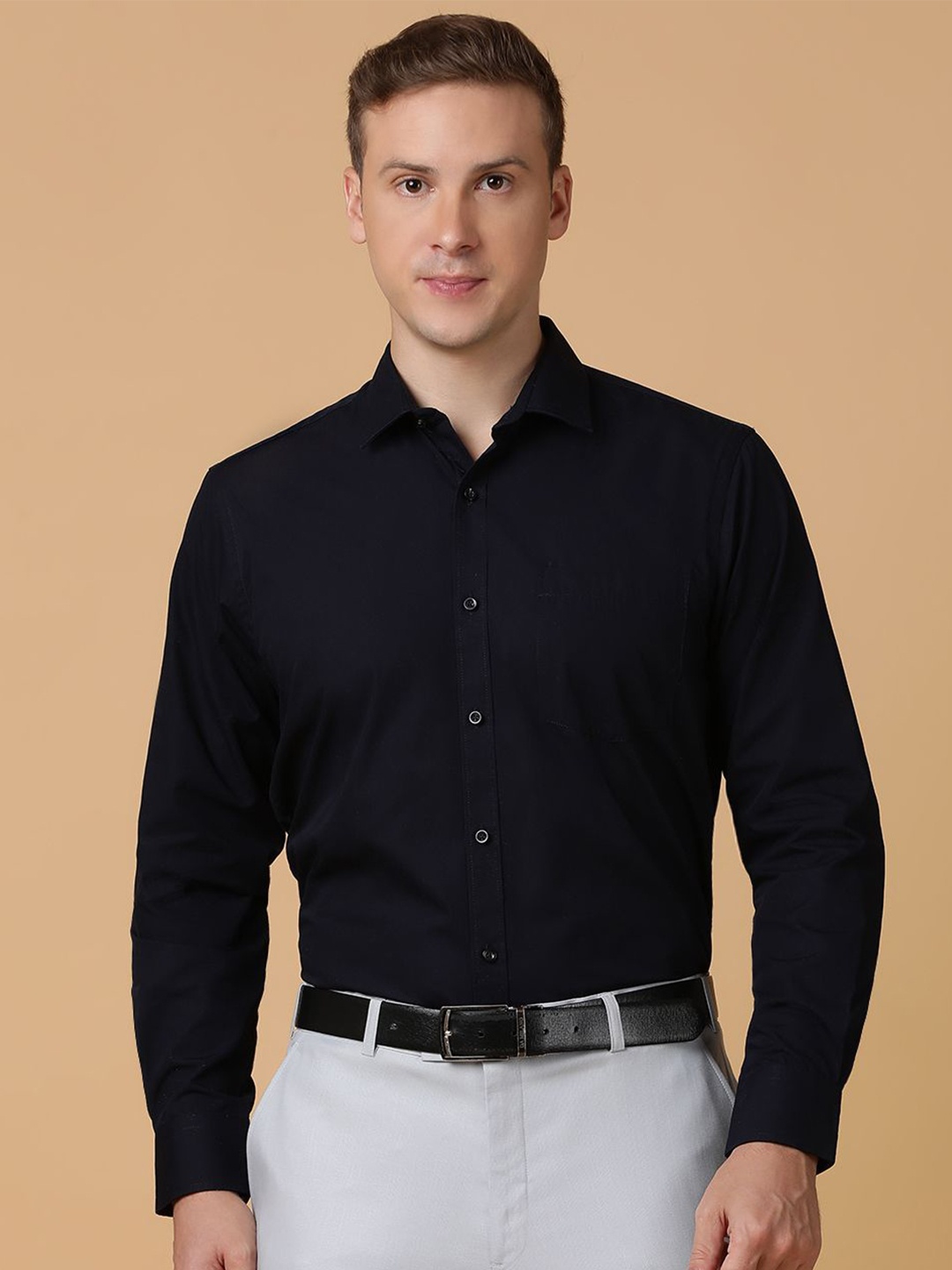 

TABARD Men Spread Collar Solid Cotton Formal Shirt, Navy blue