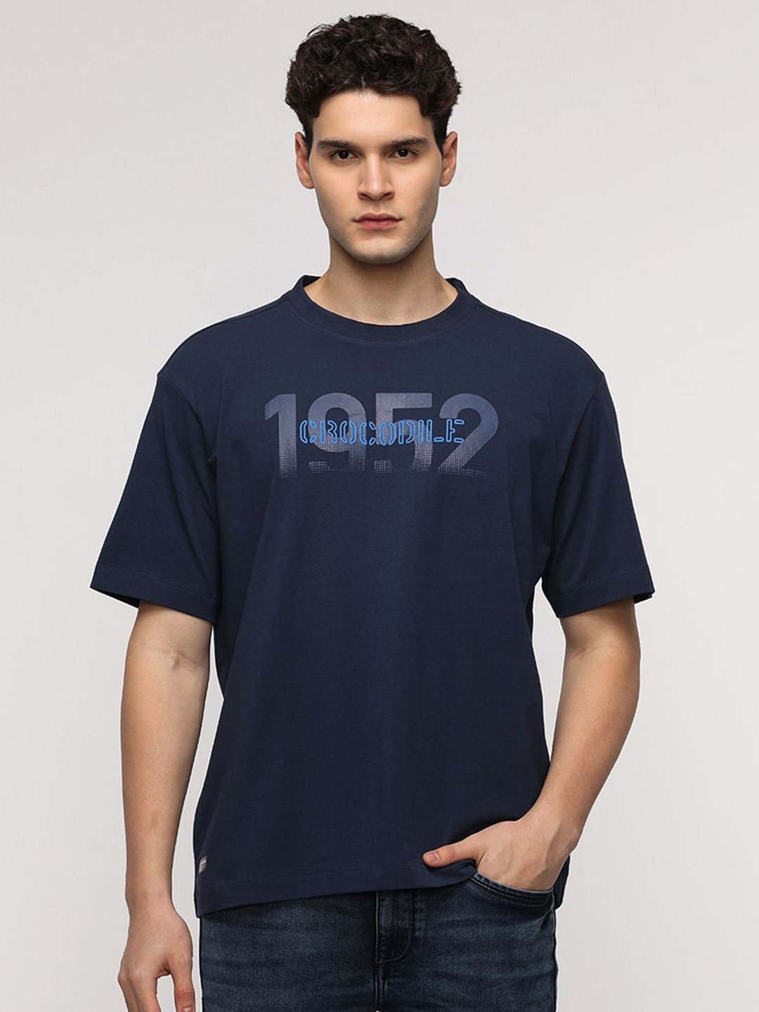 

Crocodile Men Typography Printed Round Neck Cotton Oversized T-Shirt, Navy blue