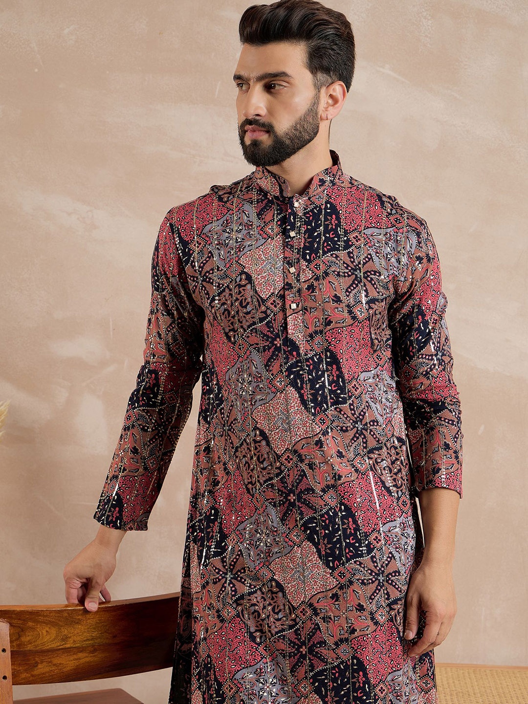 

Anouk Floral Printed Mandarin Collar Sequinned Straight Kurta, Red