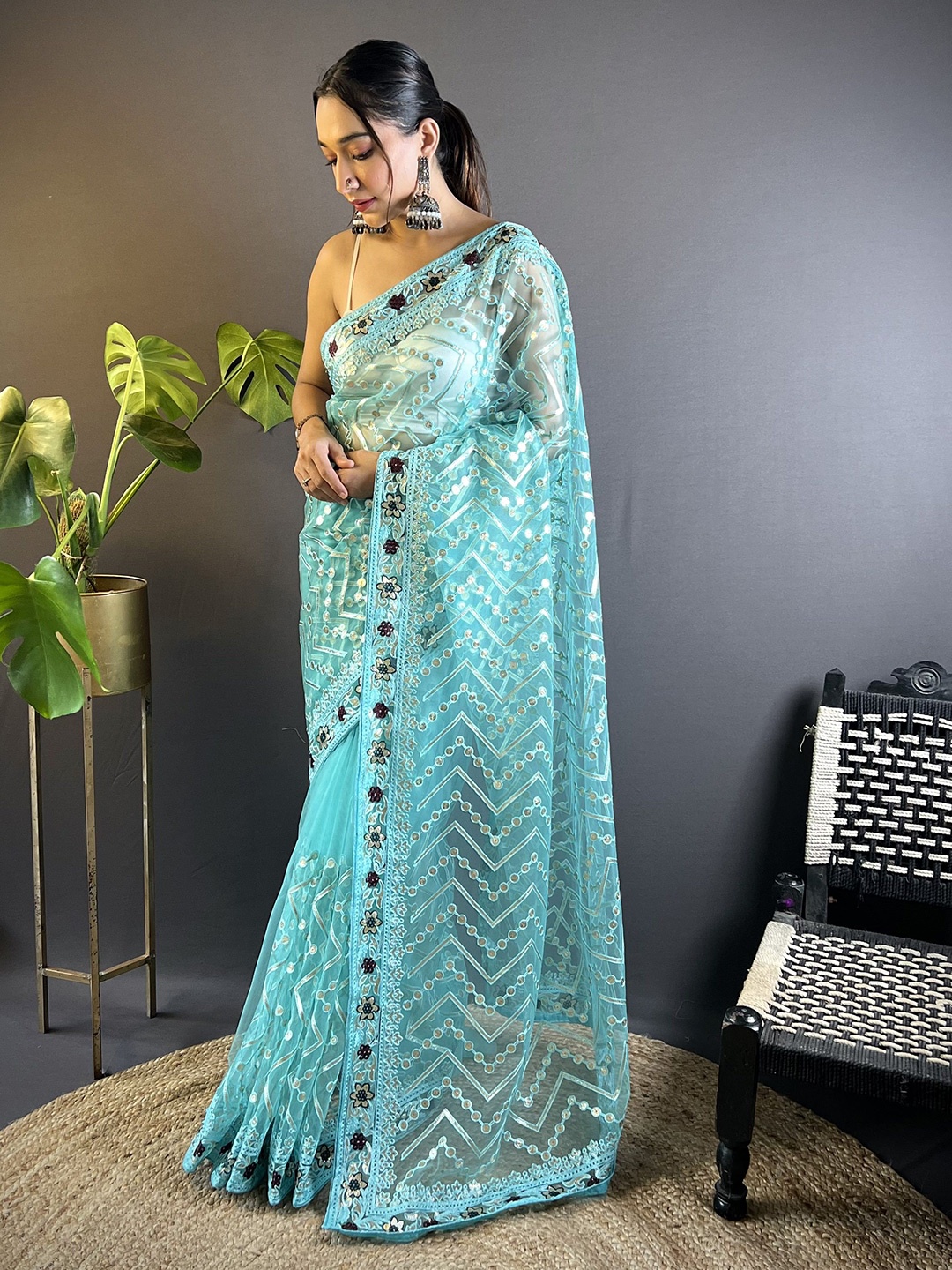 

Munir Floral Embroidered Saree, Green