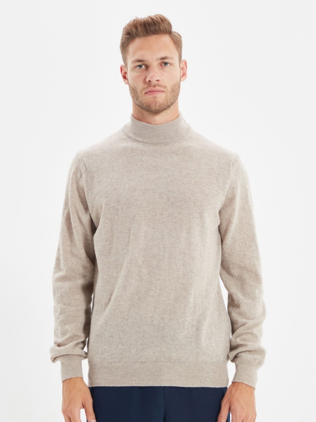 

Trendyol Men Solid High Neck T-Shirt, Na