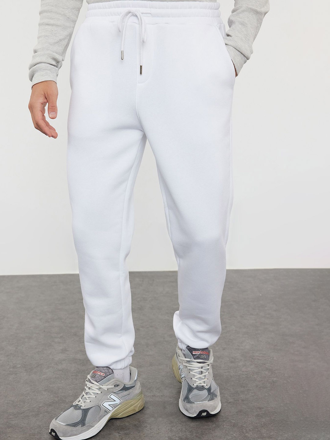 

Trendyol Men Mid Rise Joggers, White