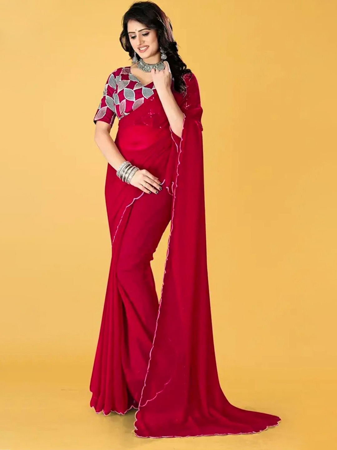 

Reeta Fashion Women Solid Saree, Red