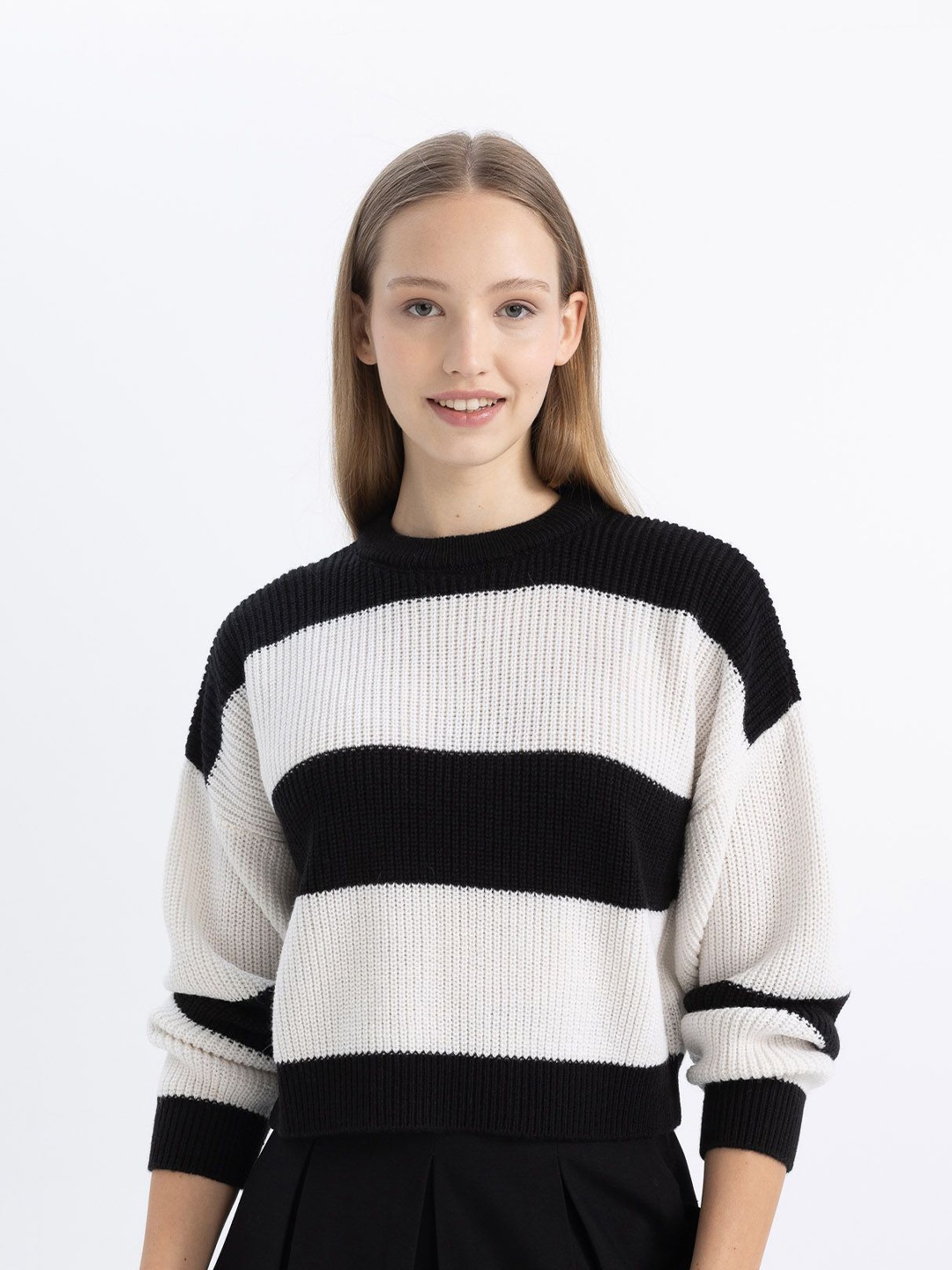 

DeFacto Women Colourblocked Pullover, White